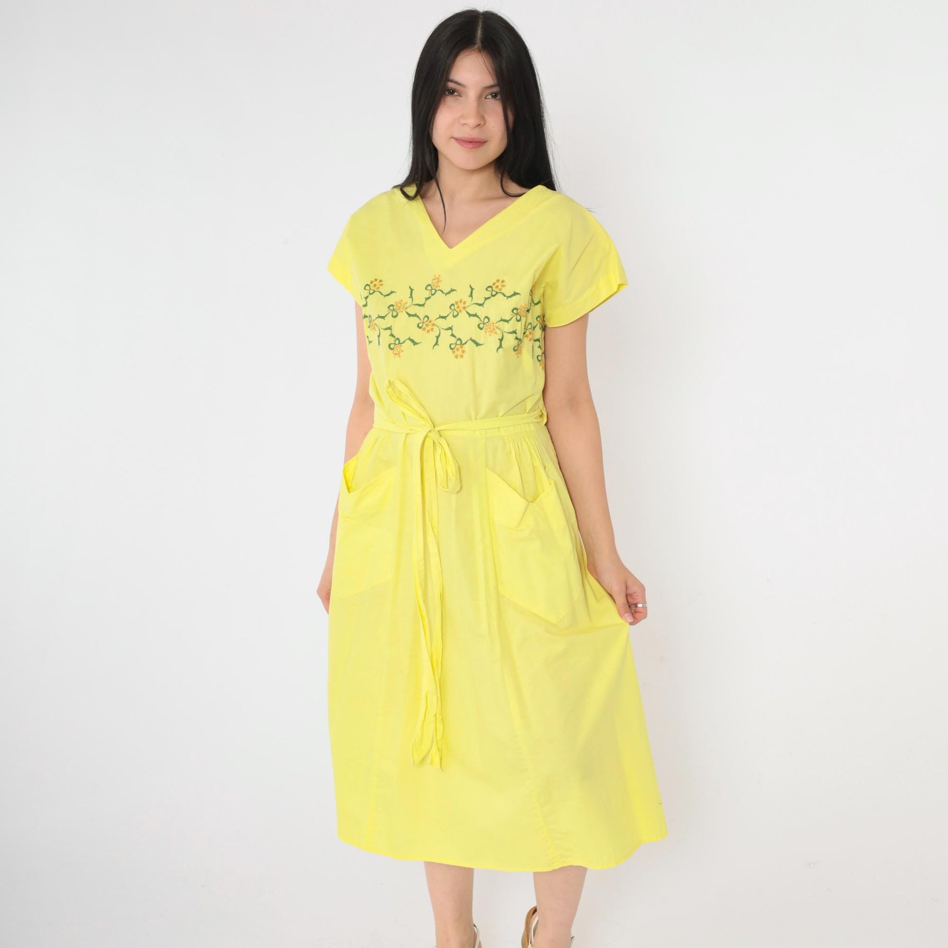 60s Yellow Floral Wrap Dress Embroidered V-Neck Midi Front Pockets Medium Large