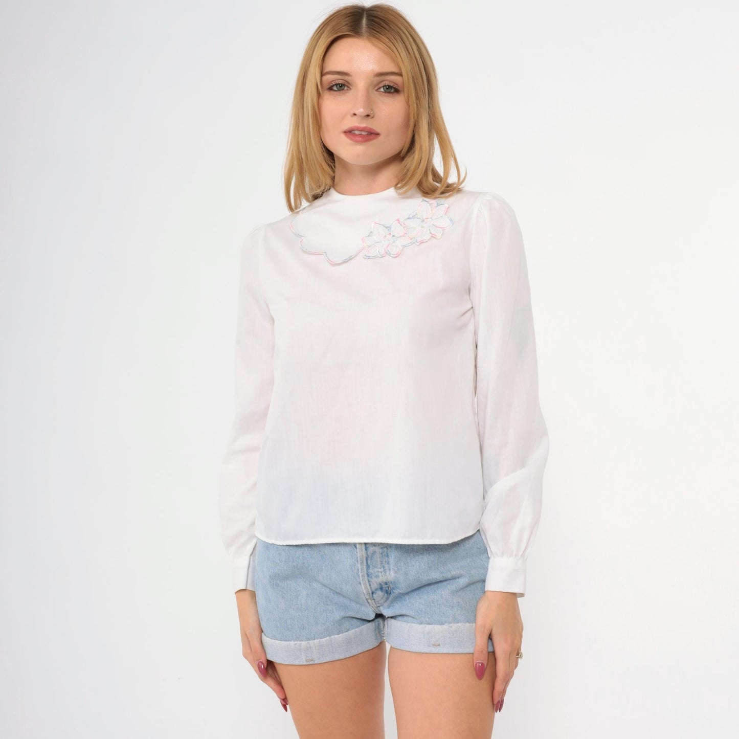80s White Floral Embroidered Blouse Puff Sleeve Cutwork Button Back Extra Small