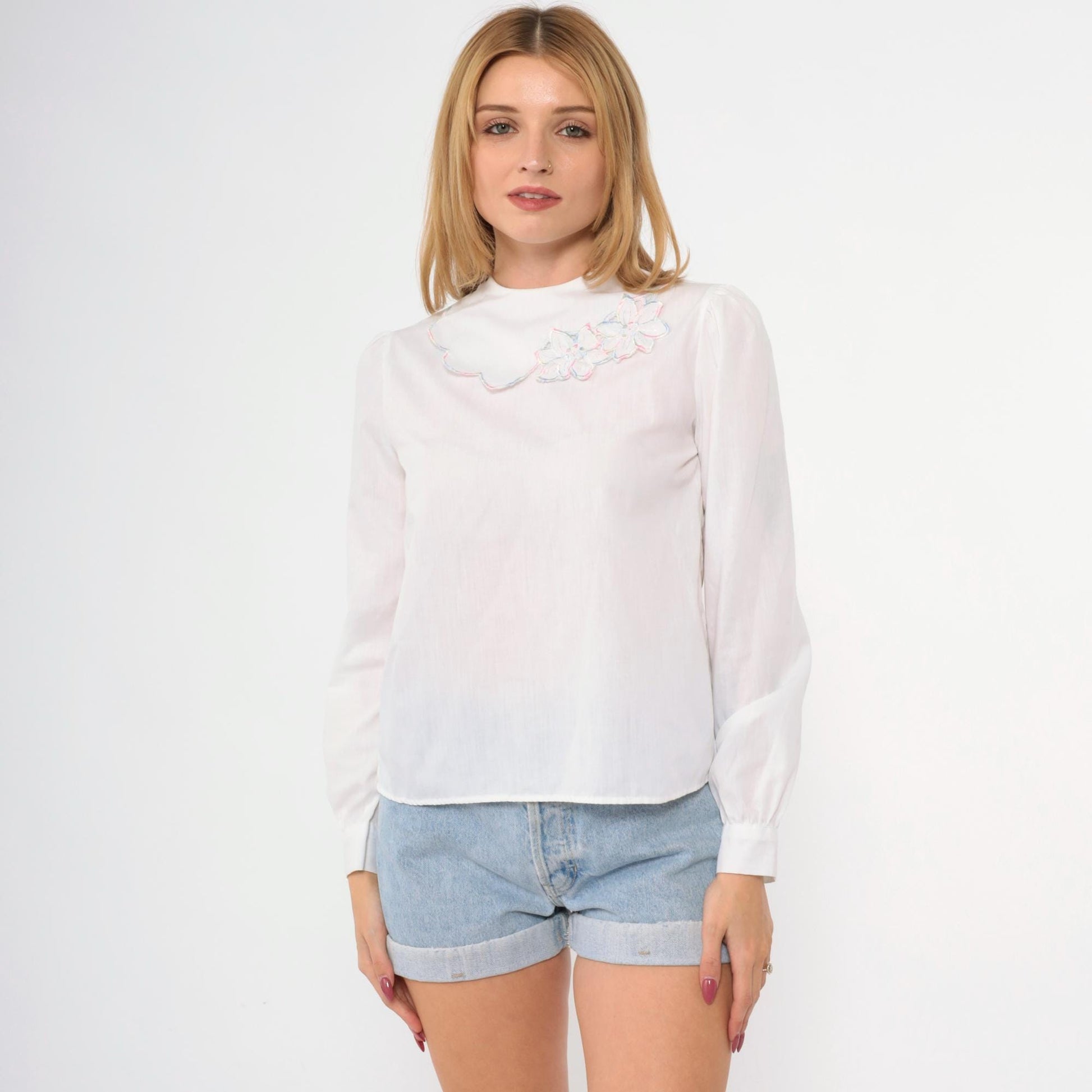 80s White Floral Embroidered Blouse Puff Sleeve Cutwork Button Back Extra Small