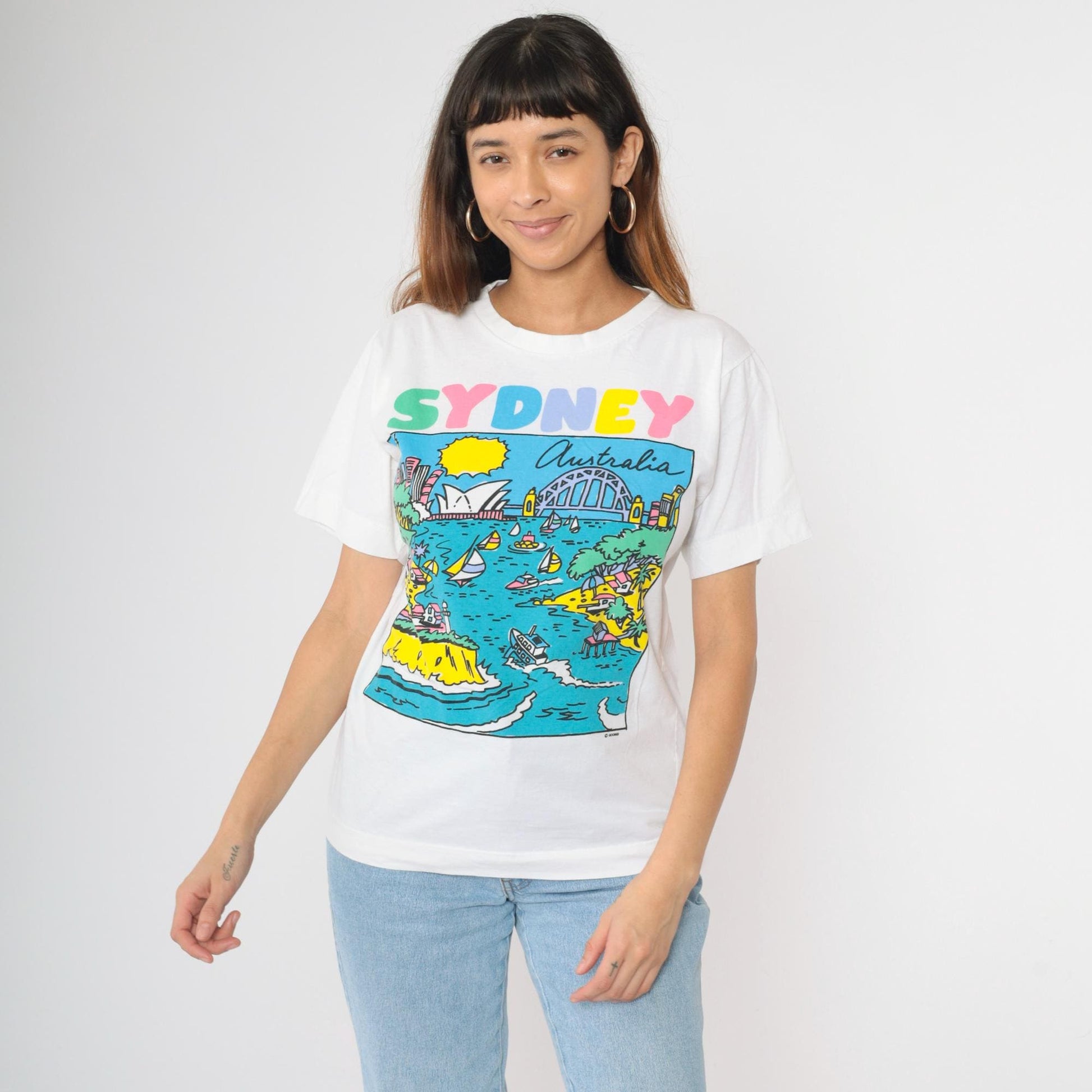 90s Sydney Opera House White Graphic T-Shirt Cotton Crewneck Small