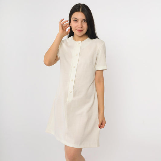 1970s White Shift Mini Dress Button-Up Short Sleeve Shirtdress Medium Large