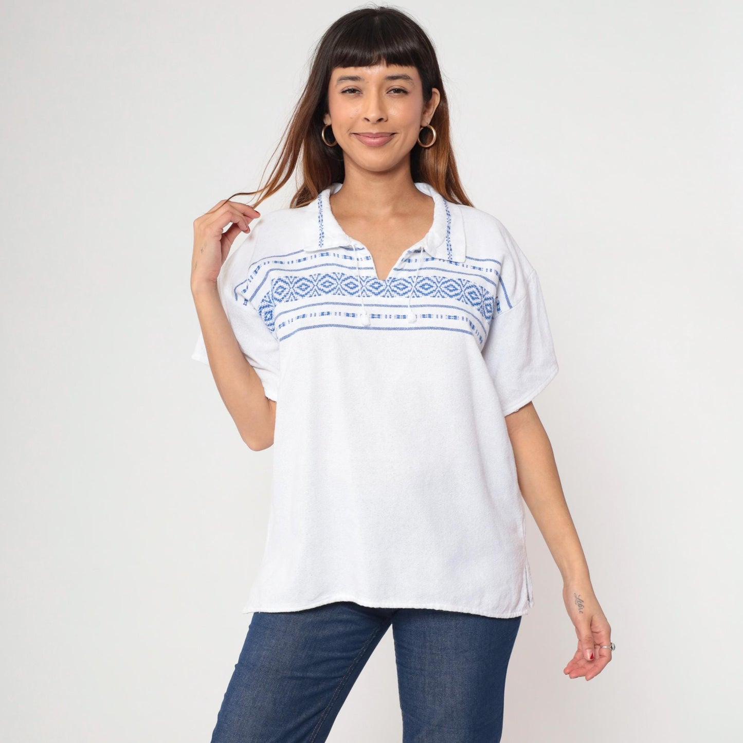 90s White Tunic Top Blue Geometric Embroidery Tie Neck Short Sleeve Medium