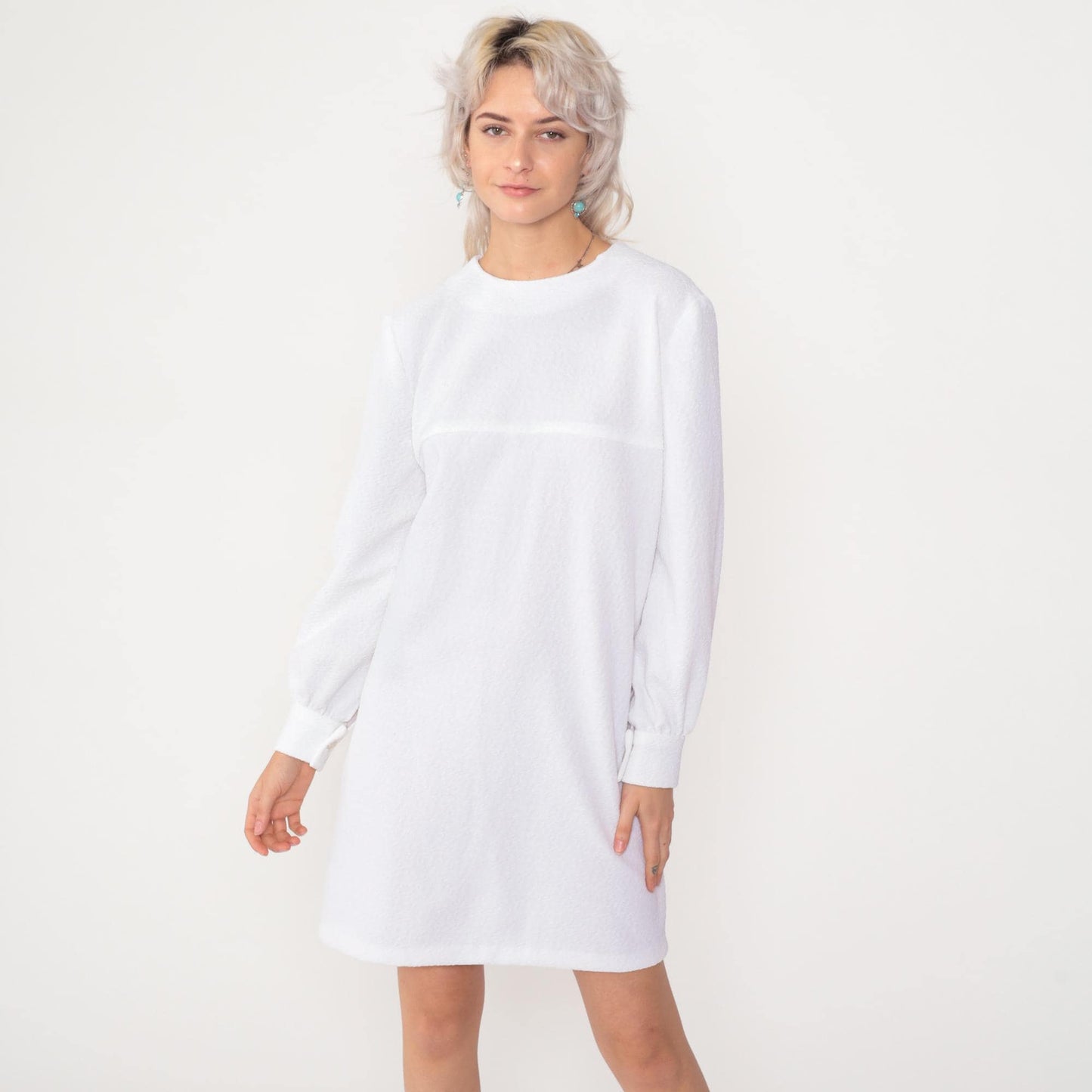 1960s White Mod Shift Mini Dress Long Sleeve Twiggy Medium M
