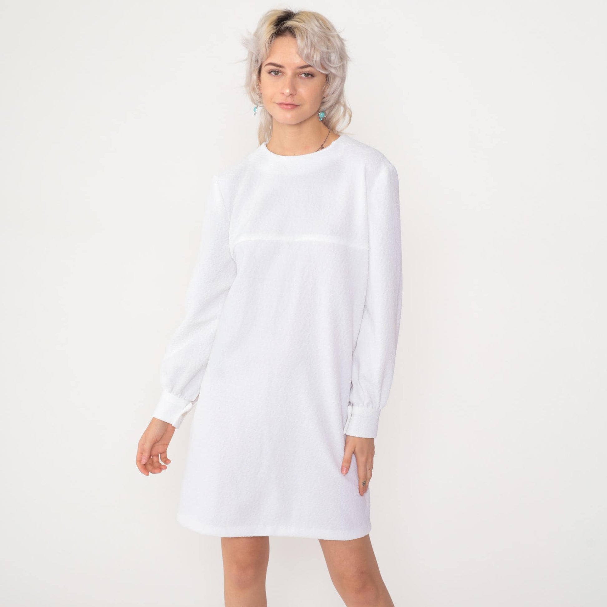 1960s White Mod Shift Mini Dress Long Sleeve Twiggy Medium M