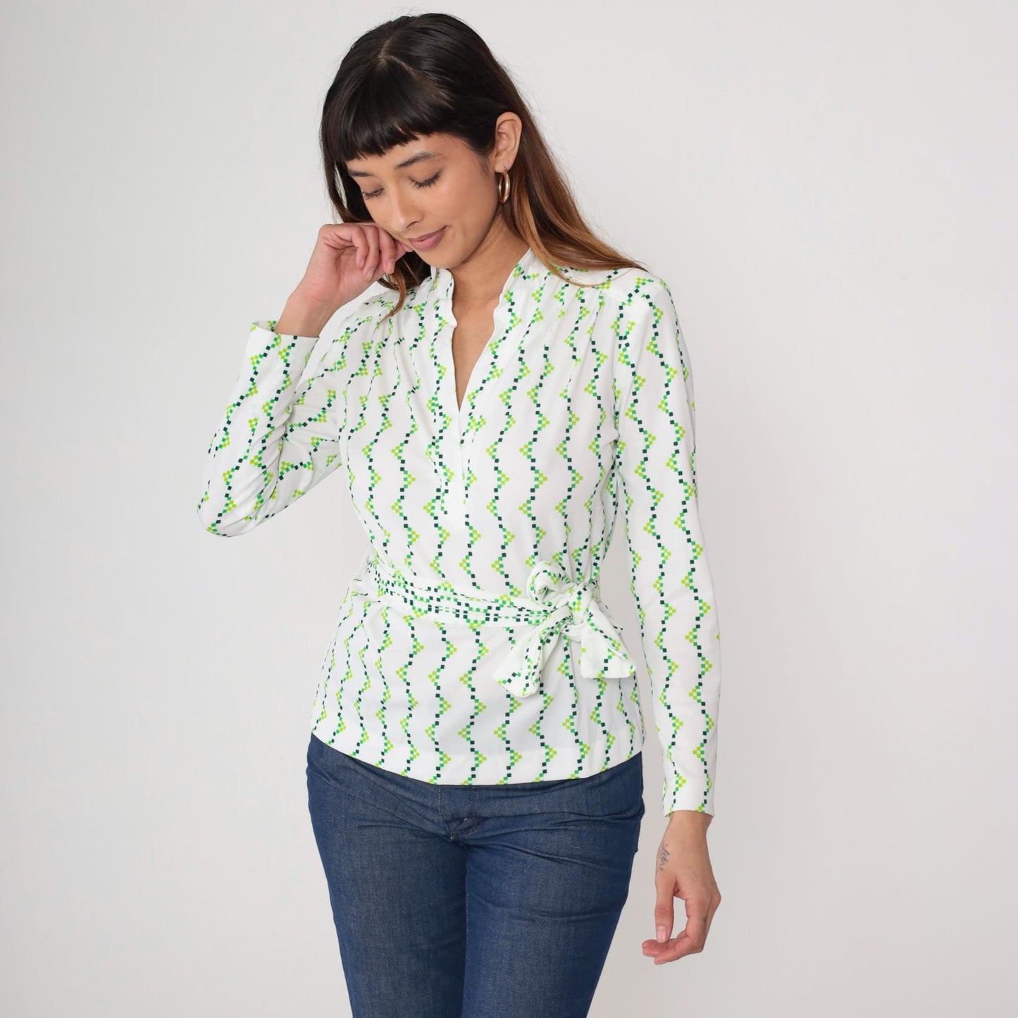 70s White Green Geometric Zigzag Blouse V Neck Wrap Tie Waist Small