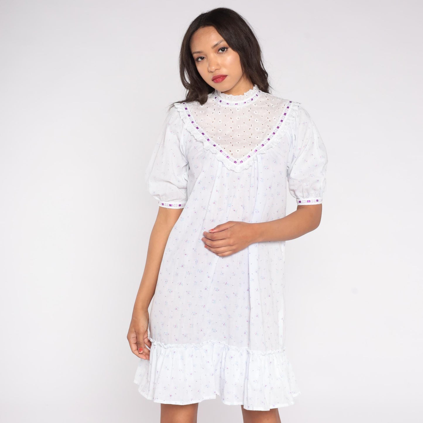 70s White Cotton Floral Dress Puff Sleeve Purple Ribbon Eyelet Bib Medium M