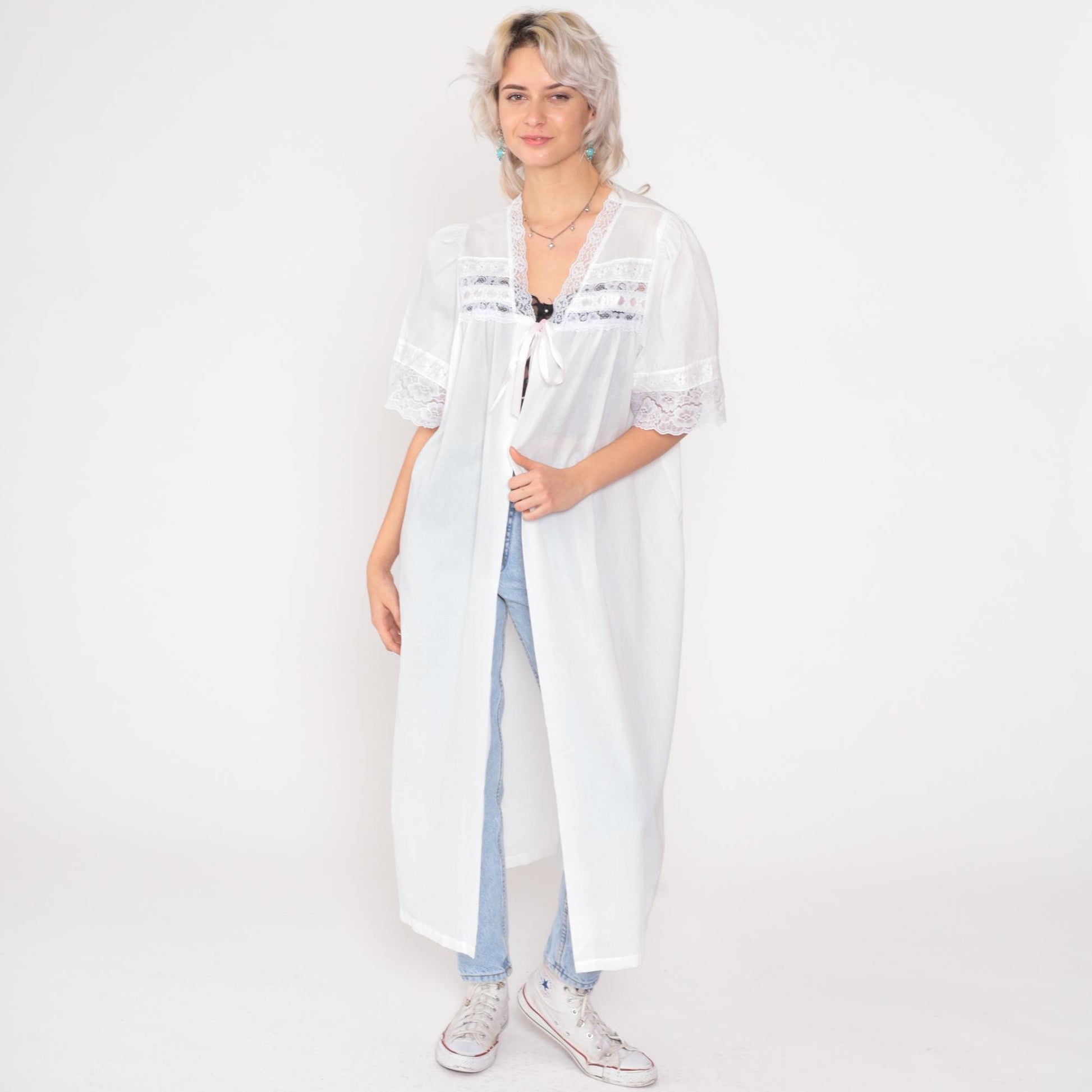 1970s White Cotton Lace Trim Maxi Robe Puff Sleeve Button Front Medium