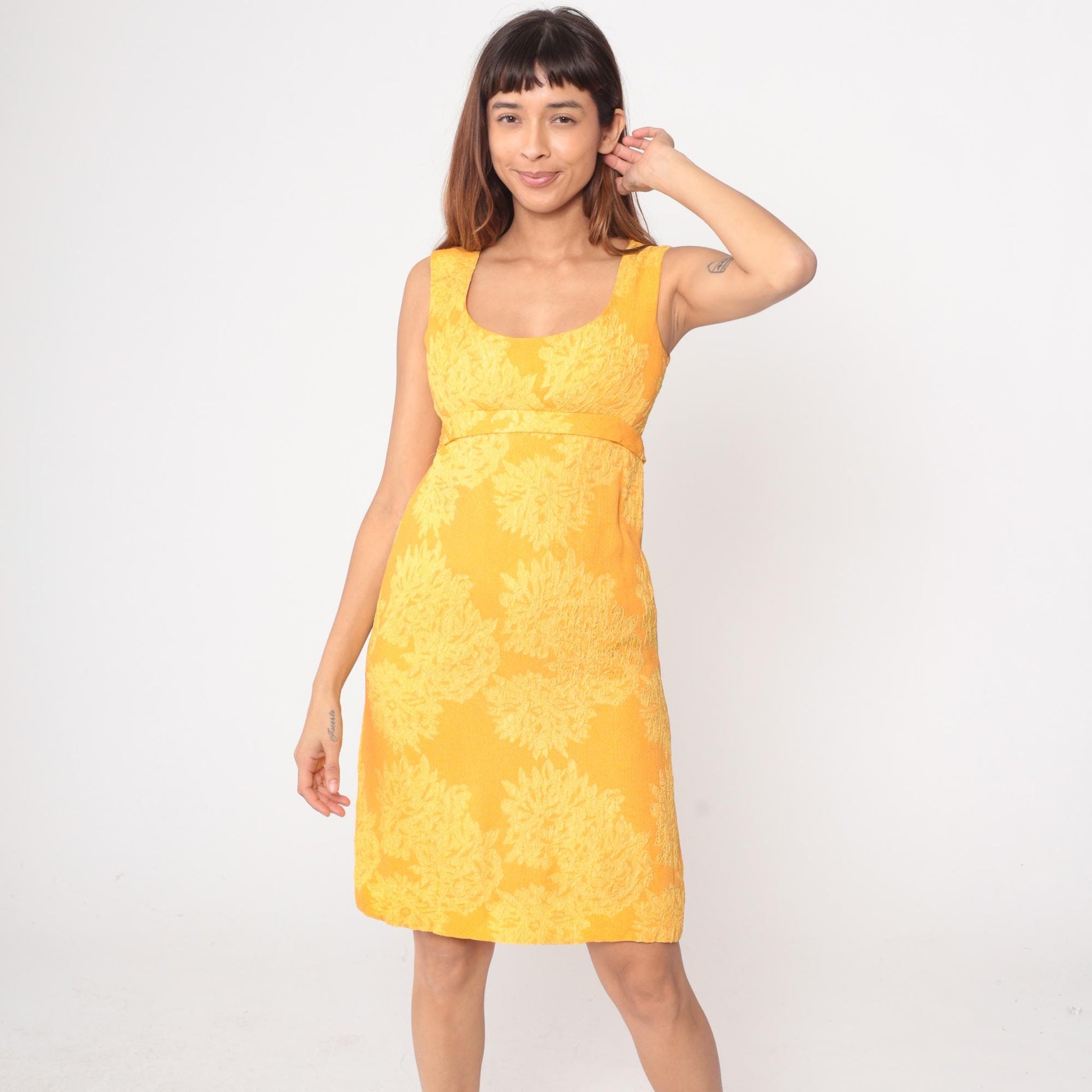 60s Golden Yellow Jacquard Cocktail Dress Sleeveless Scoop Neck Knee Length Extra Small XS