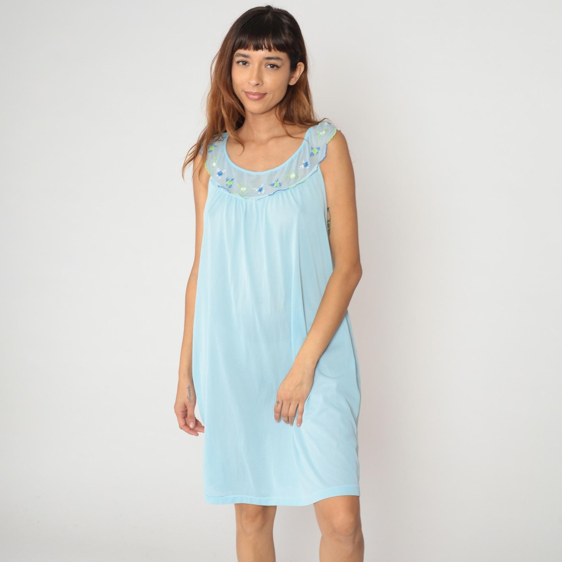 70s Baby Blue Embroidered Floral Nightgown Empire Waist Scoop Neck Medium