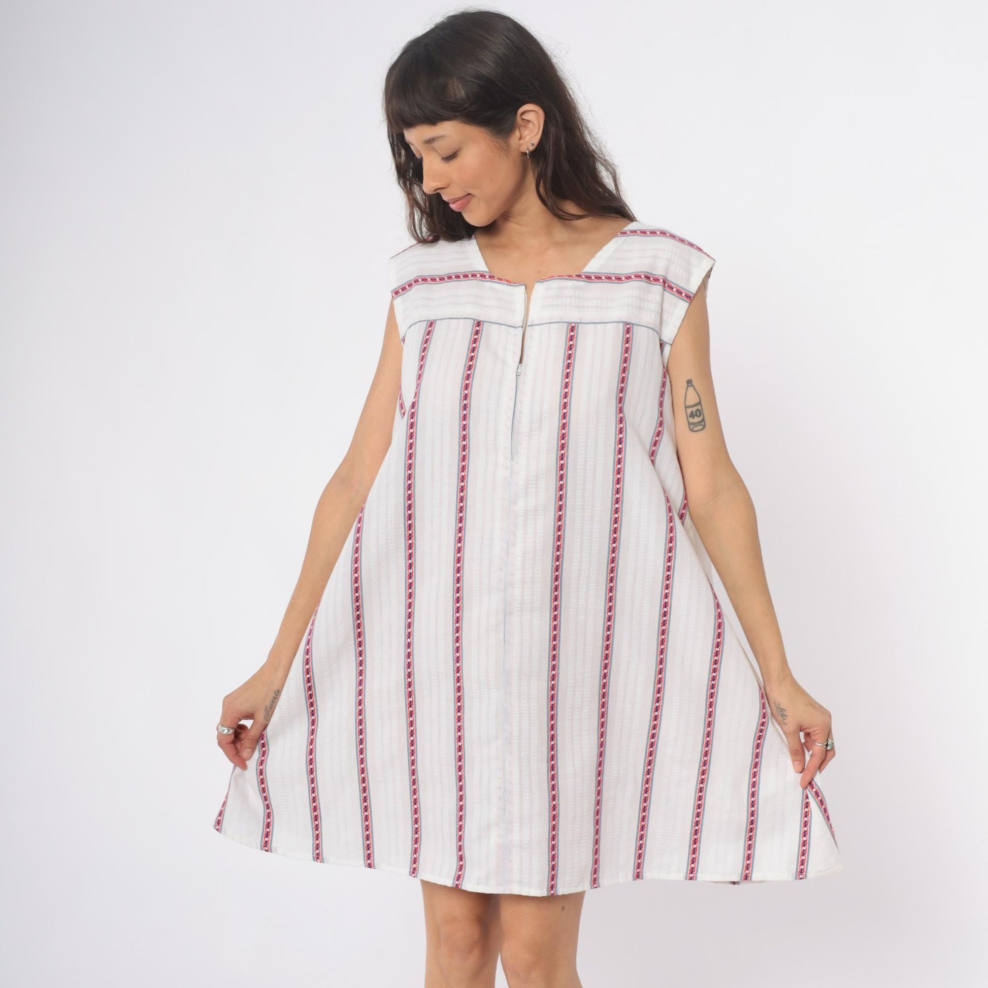 70s White Embroidered Peasant Shift Dress Red Blue Trim Cap Sleeve Large