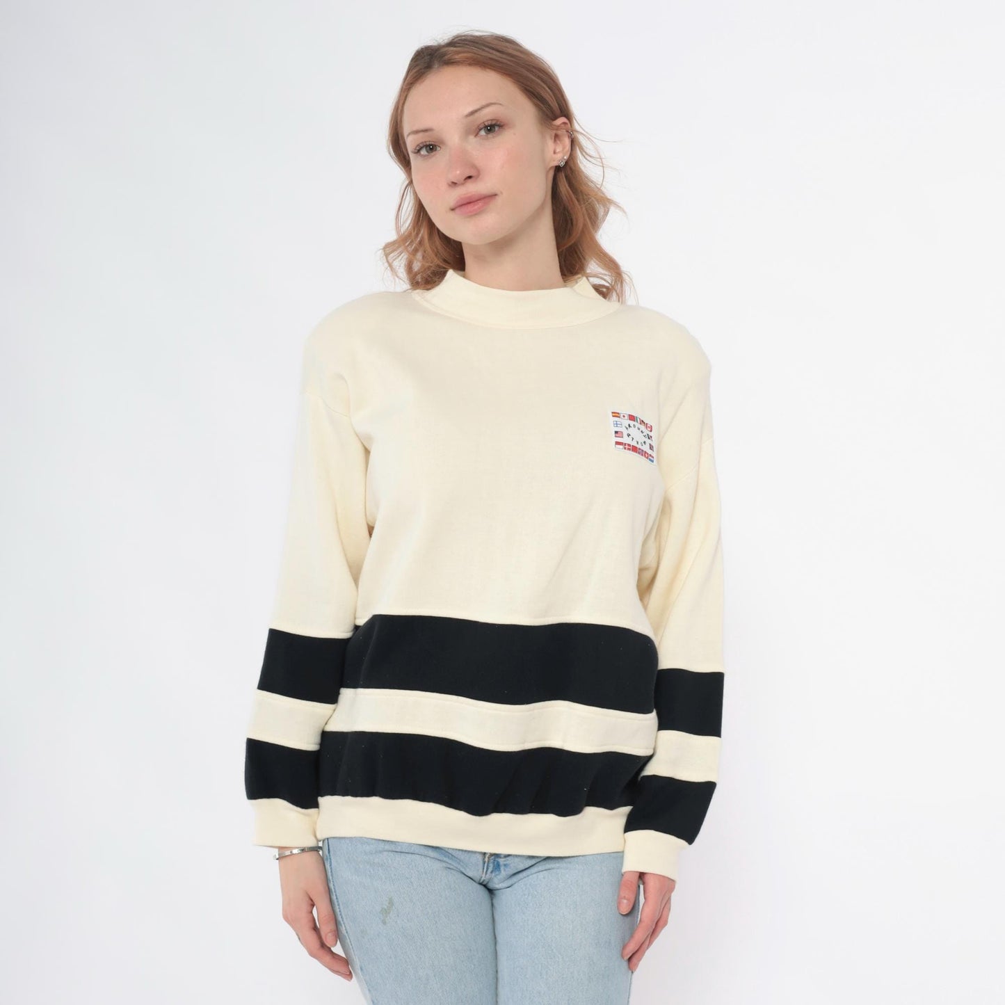90s Wye Oaks Cream Striped Crewneck Sweatshirt International Flags Patch Medium M