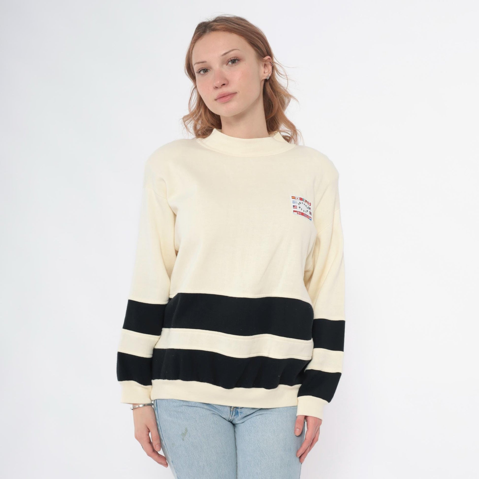 90s Wye Oaks Cream Striped Crewneck Sweatshirt International Flags Patch Medium M