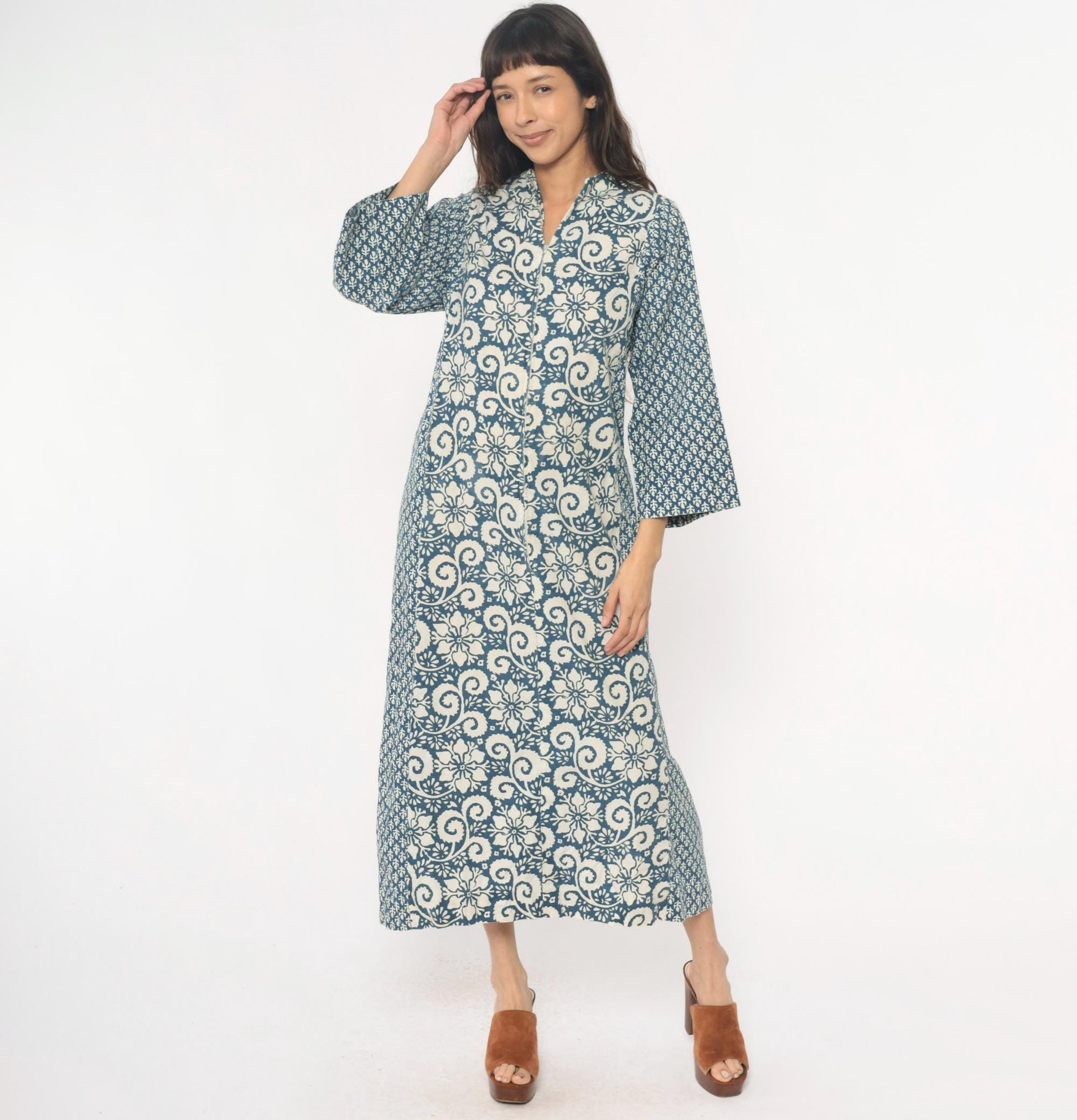 70s Blue Floral Maxi Dress Cotton Kaftan V-Neck Button Front Small
