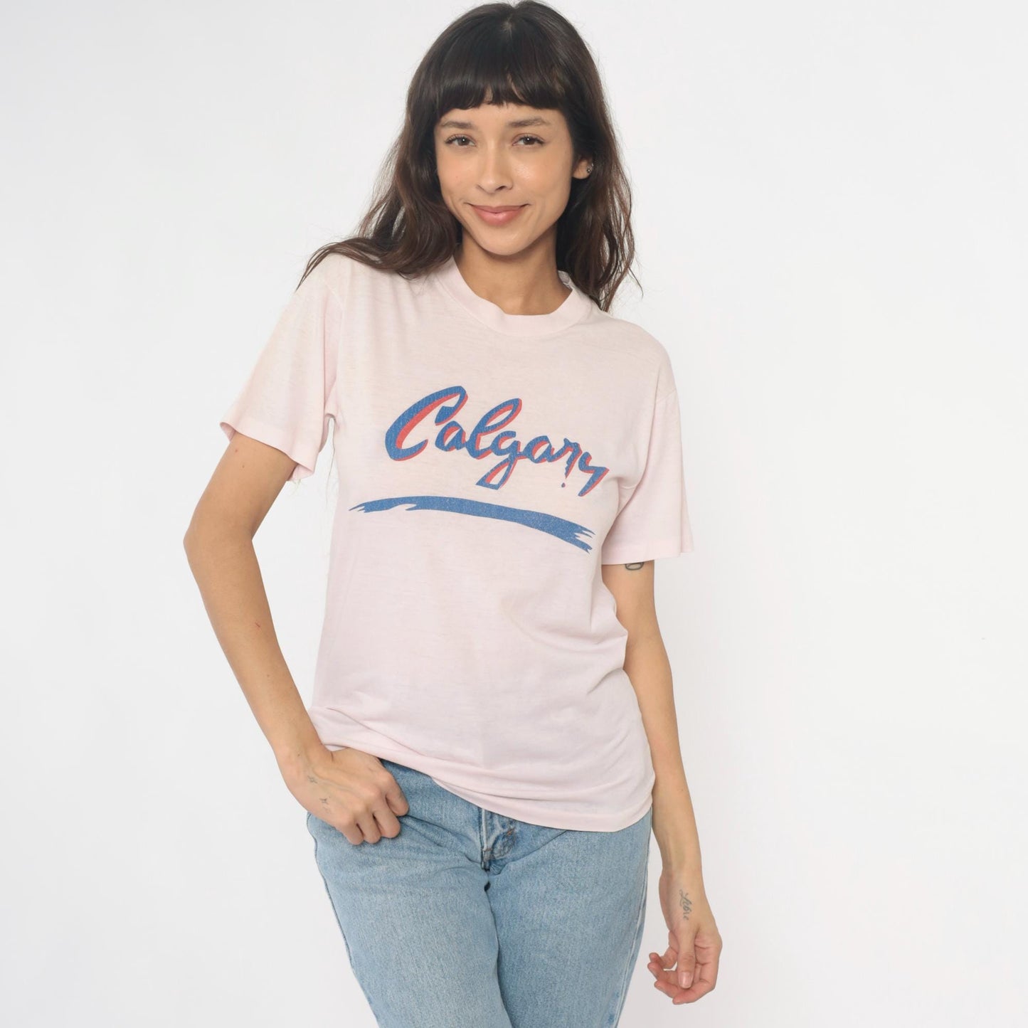 80s Calgary Graphic Tee Pale Pink Cotton V-Neck Tourist Souvenir Medium M
