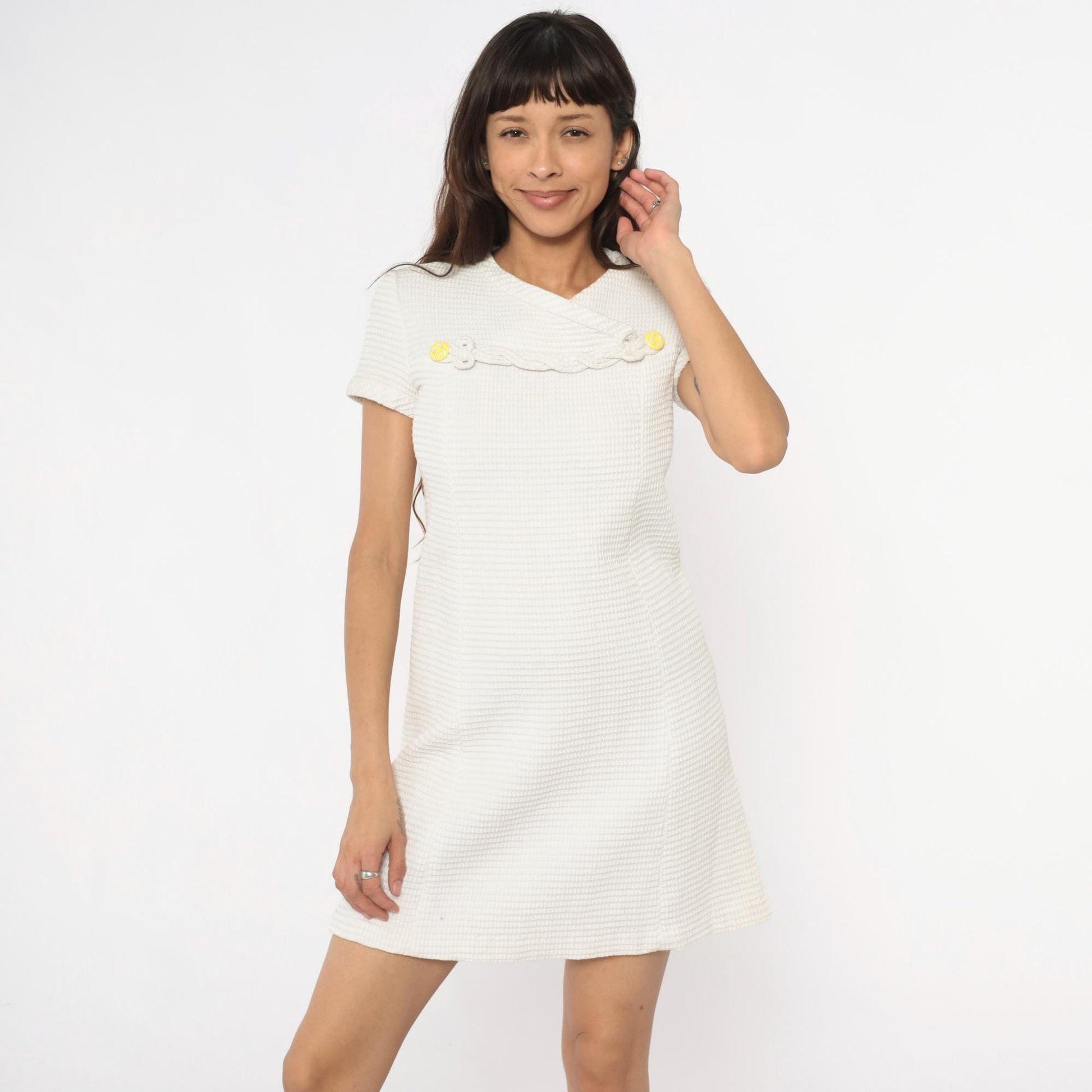 60s White Waffle Knit Shift Dress V-Neck Braided Trim Yellow Buttons Small