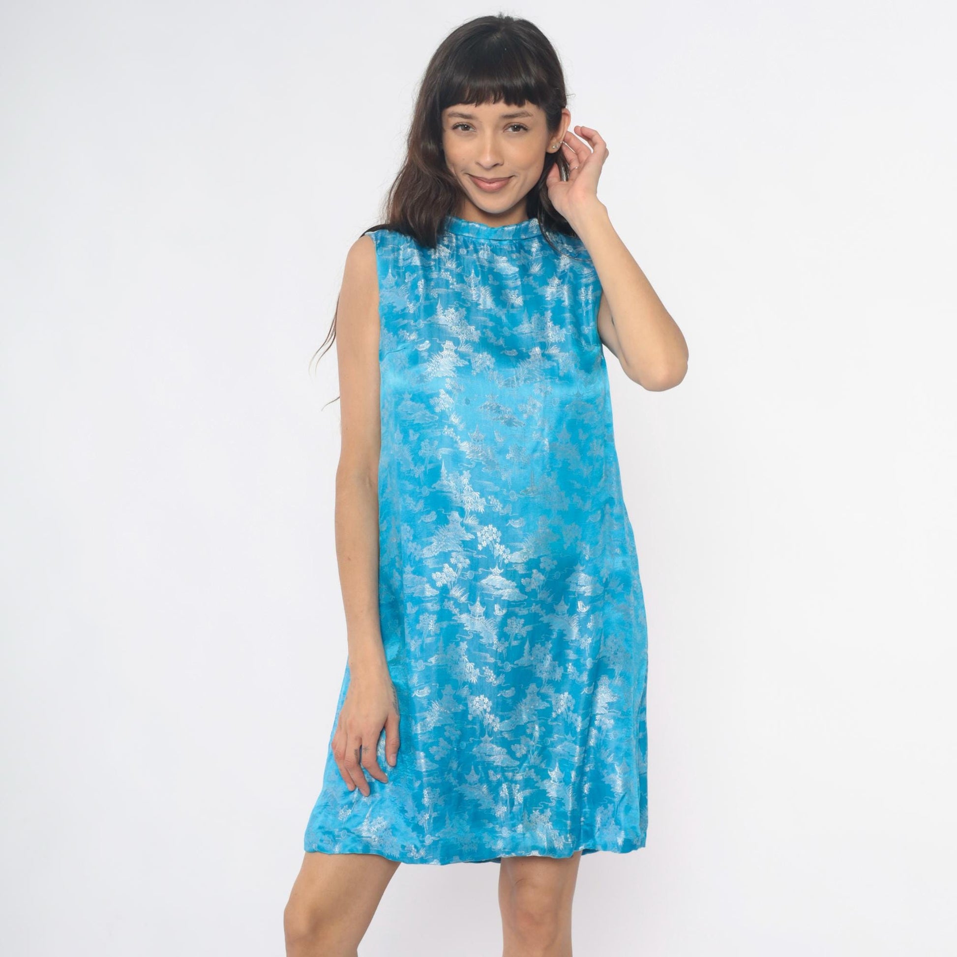 60s Asian Print Shift Dress Sky Blue Pagoda Scenic Mock Neck Sleeveless Small