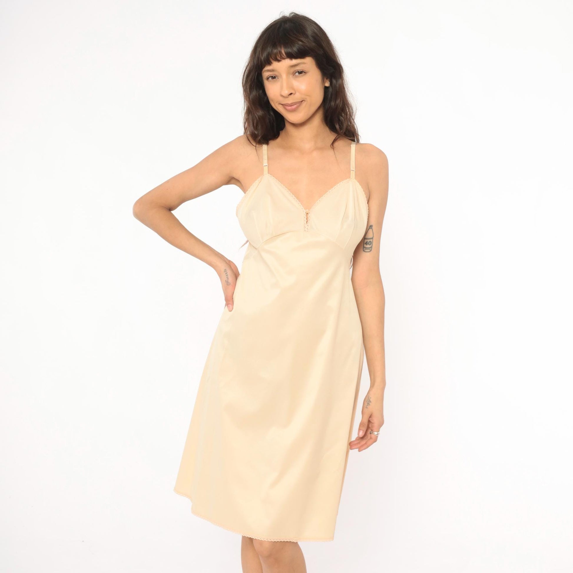 70s Vanity Fair Slip Dress Cream Nylon V-Neck Scalloped Lace Knee-Length Medium M