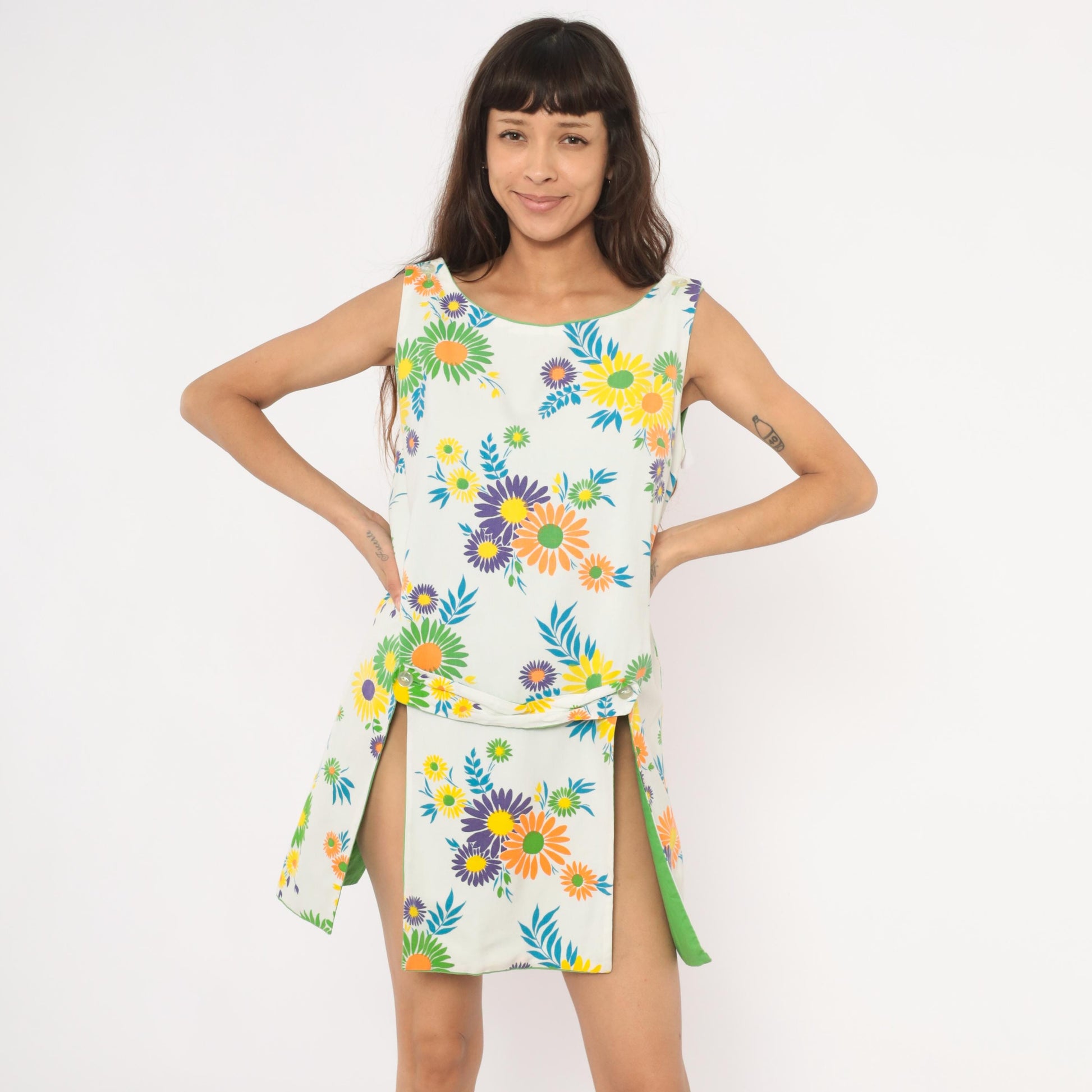 70s Daisy Print Sleeveless Shift Dress White Floral Mini Scoop Neck Small