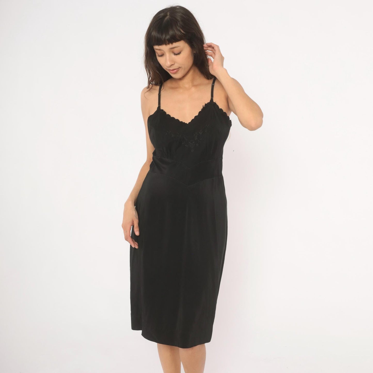 1950s Black Slip Dress Scalloped Lace Trim Embroidered Floral Bodice Medium M