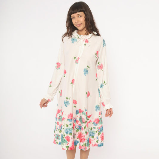 70s Travel Lite Hydrangea Floral Housecoat Ivory Ruffle Tie Neck Medium