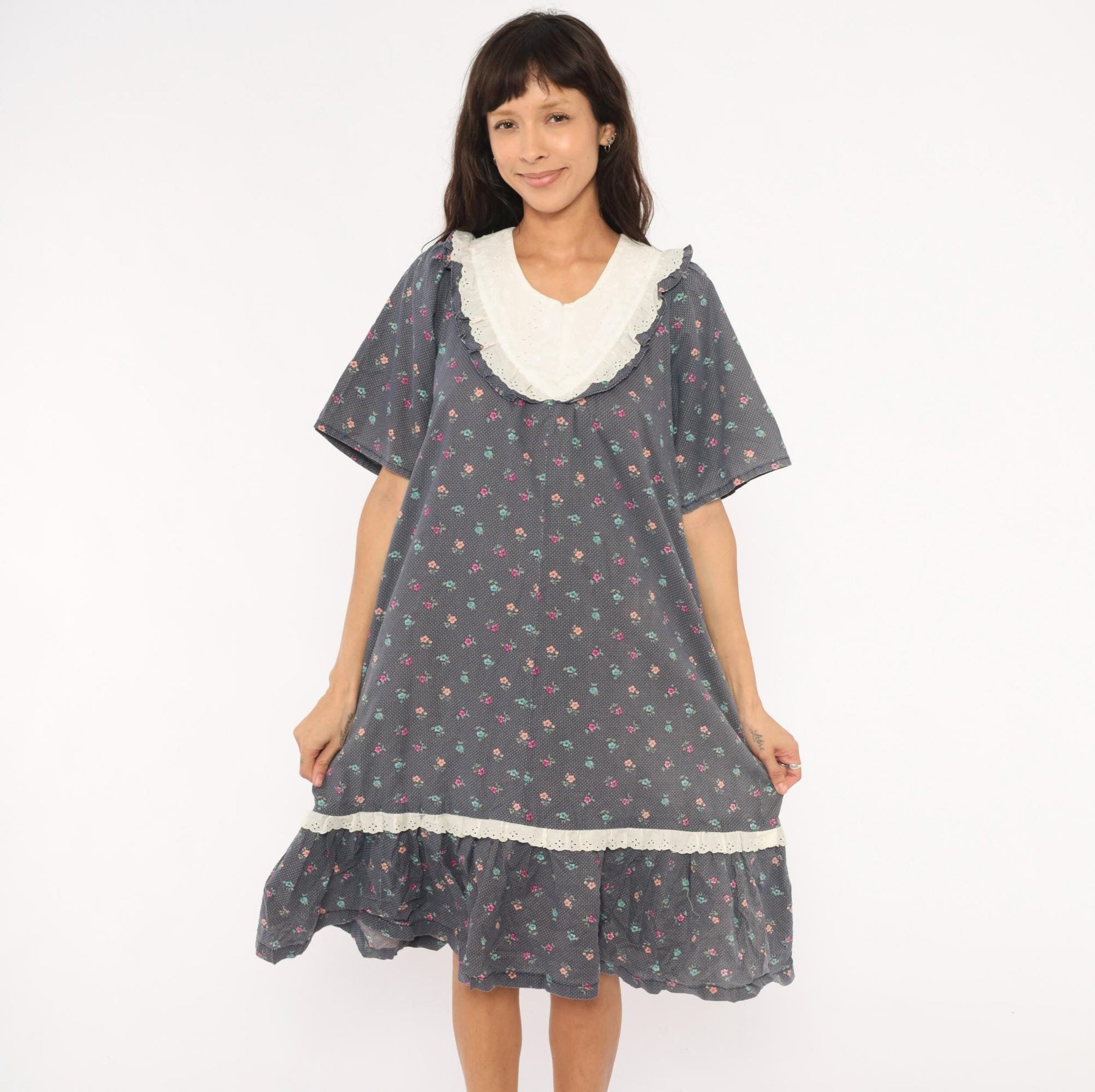 80s Slate Blue Calico Floral Eyelet Bib Prairie Dress Cotton Small
