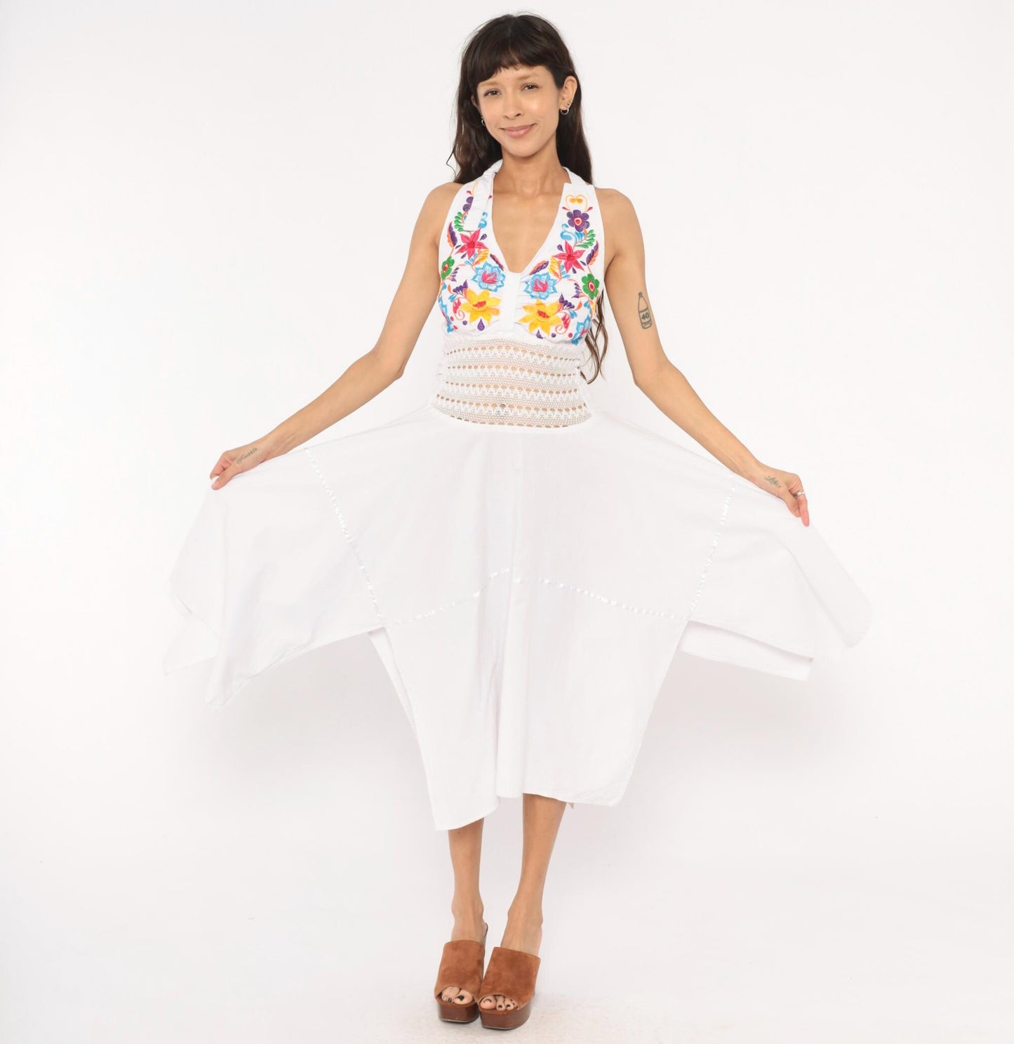 90s White Cotton Halter Dress Floral Embroidery Handkerchief Hem Midi Medium M