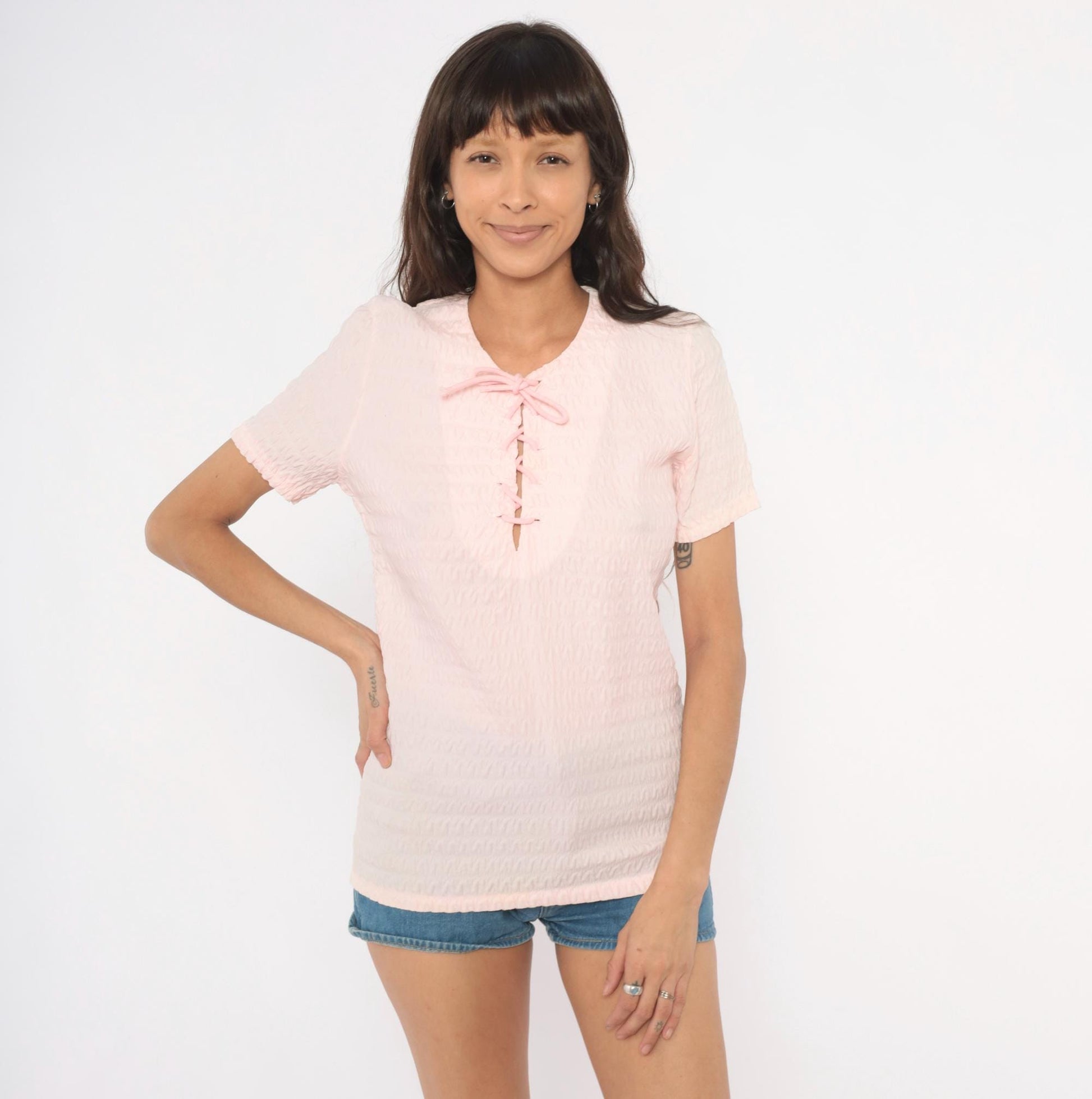 70s Pink Lace-Up Blouse V-Neck Seersucker Crinkle Short Sleeve Medium