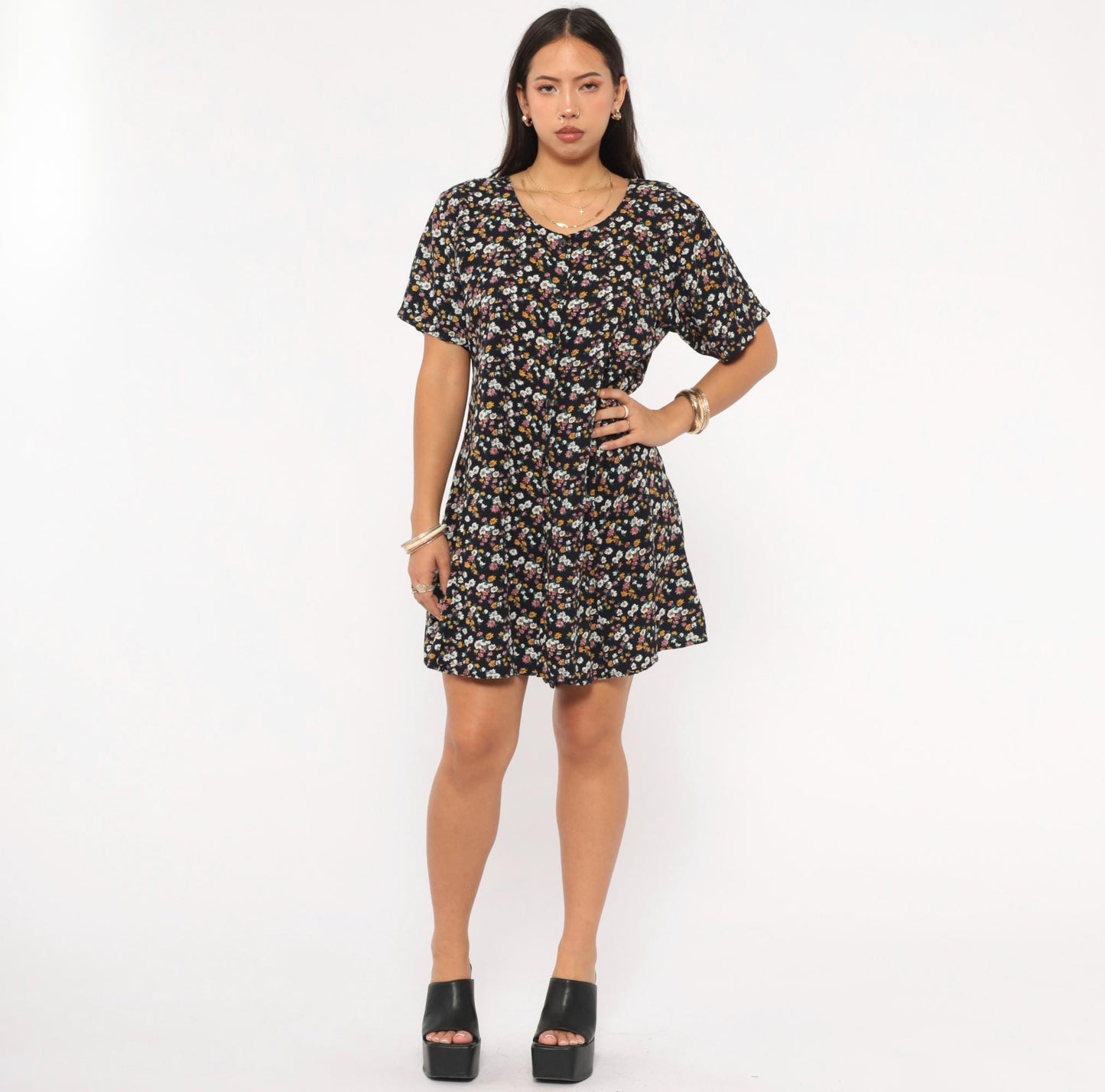 90s Center Aisle Black Floral Romper Daisy Print Rayon V-Neck Medium M