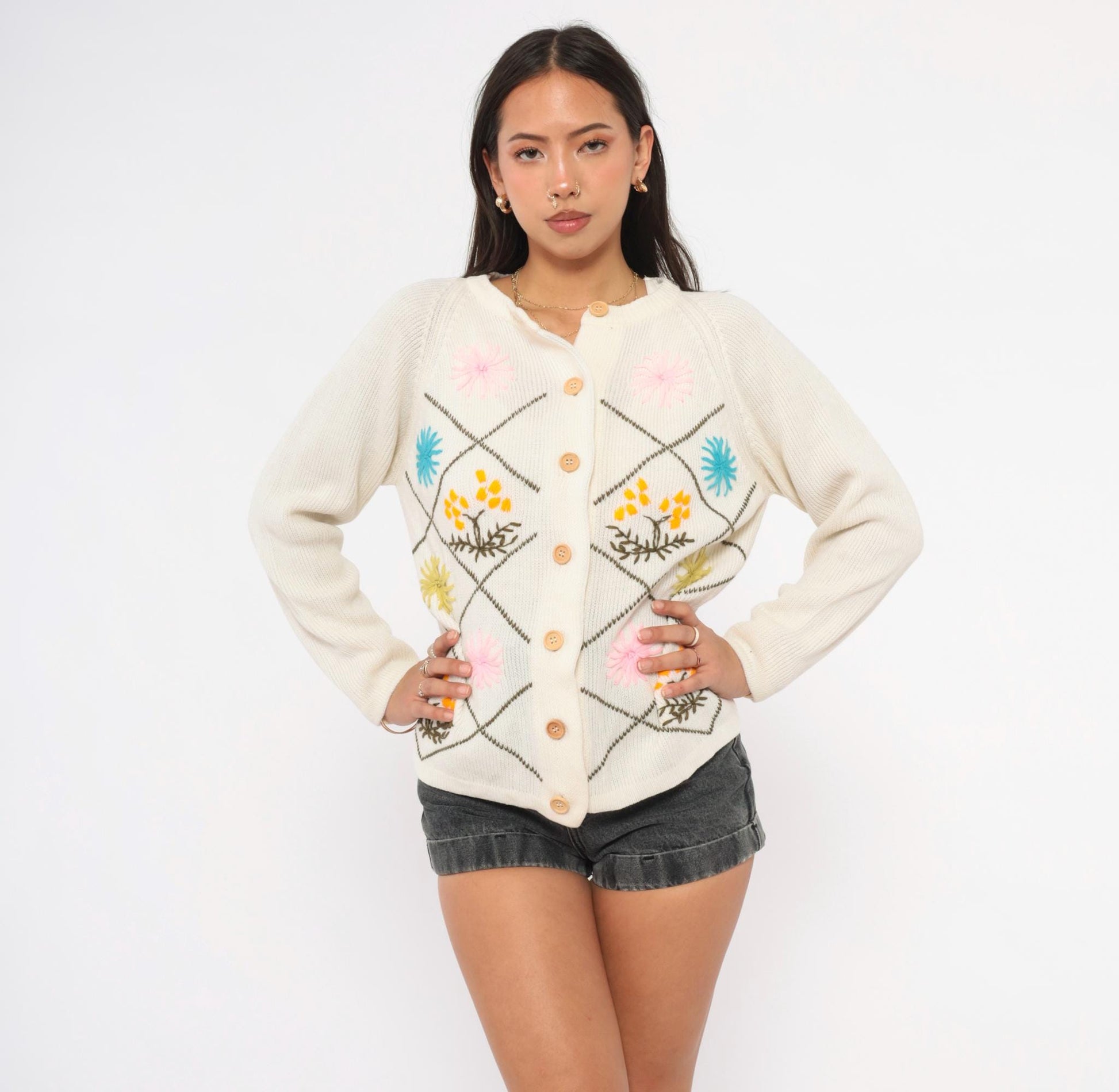 60s Embroidered Floral Cardigan Cream Knit Raglan Wooden Buttons Medium