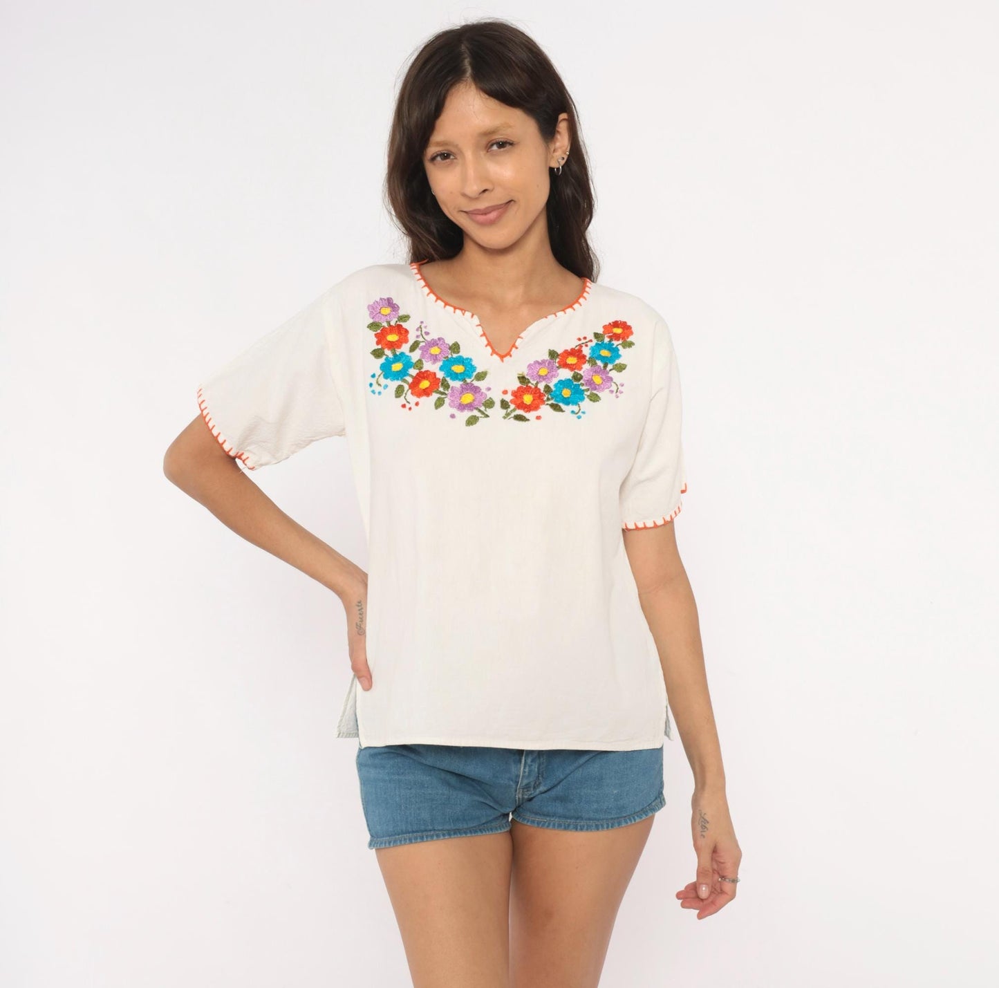 90s White Cotton Peasant Blouse Hand-Embroidered Floral V-Neck Medium M