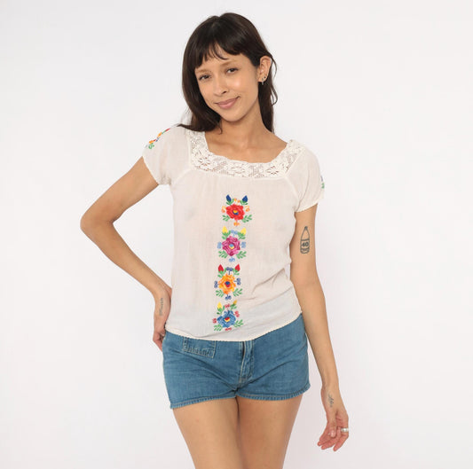 2000s Delias Peasant Blouse Embroidered Floral Crochet Cream Cotton XS