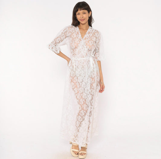 80s Pinehurst White Lace Maxi Robe Scalloped Floral Sheer Wrap Medium M