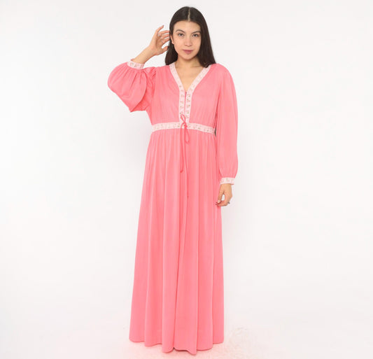 70s Coral Pink Maxi Robe Floral Lace Trim V-Neck Balloon Sleeve Large L
