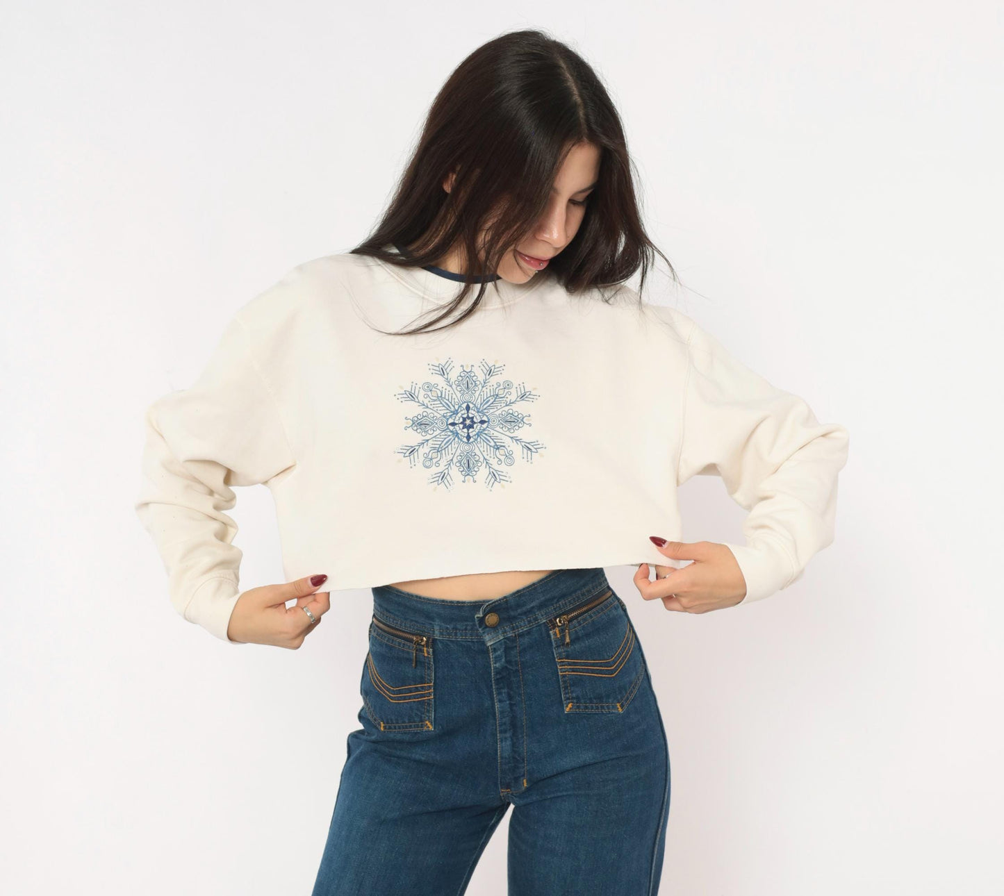 90s M&C Sportswear Snowflake Mandala Embroidered Crop Sweatshirt Cream Navy Medium