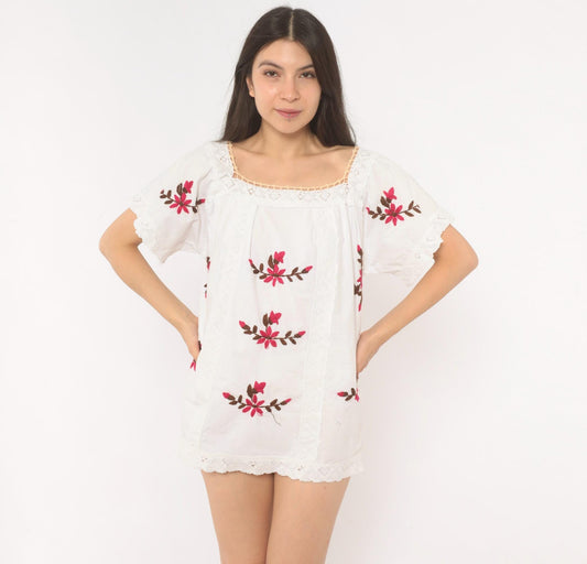 90s White Cotton Peasant Blouse Embroidered Floral Square Neck Puff Sleeve Medium