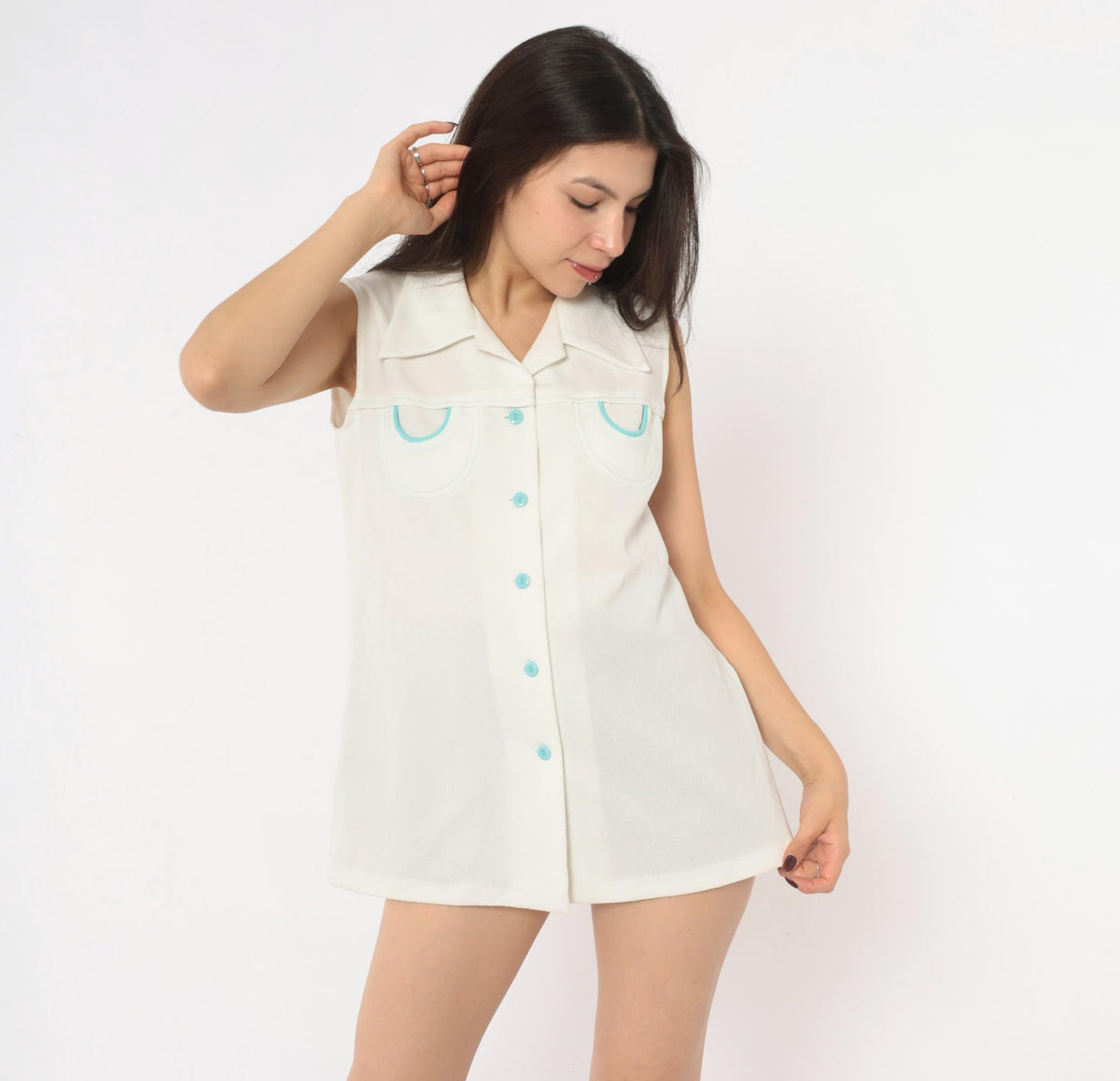 70s White Sleeveless Blouse Pointed Collar Blue Button Front Mod Top Medium