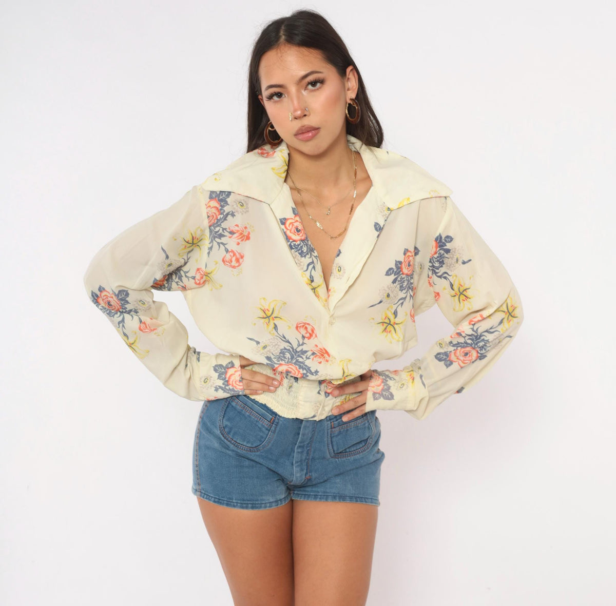 70s Cream Floral Blouse Pointed Collar Button Front Smocked Waist Medium