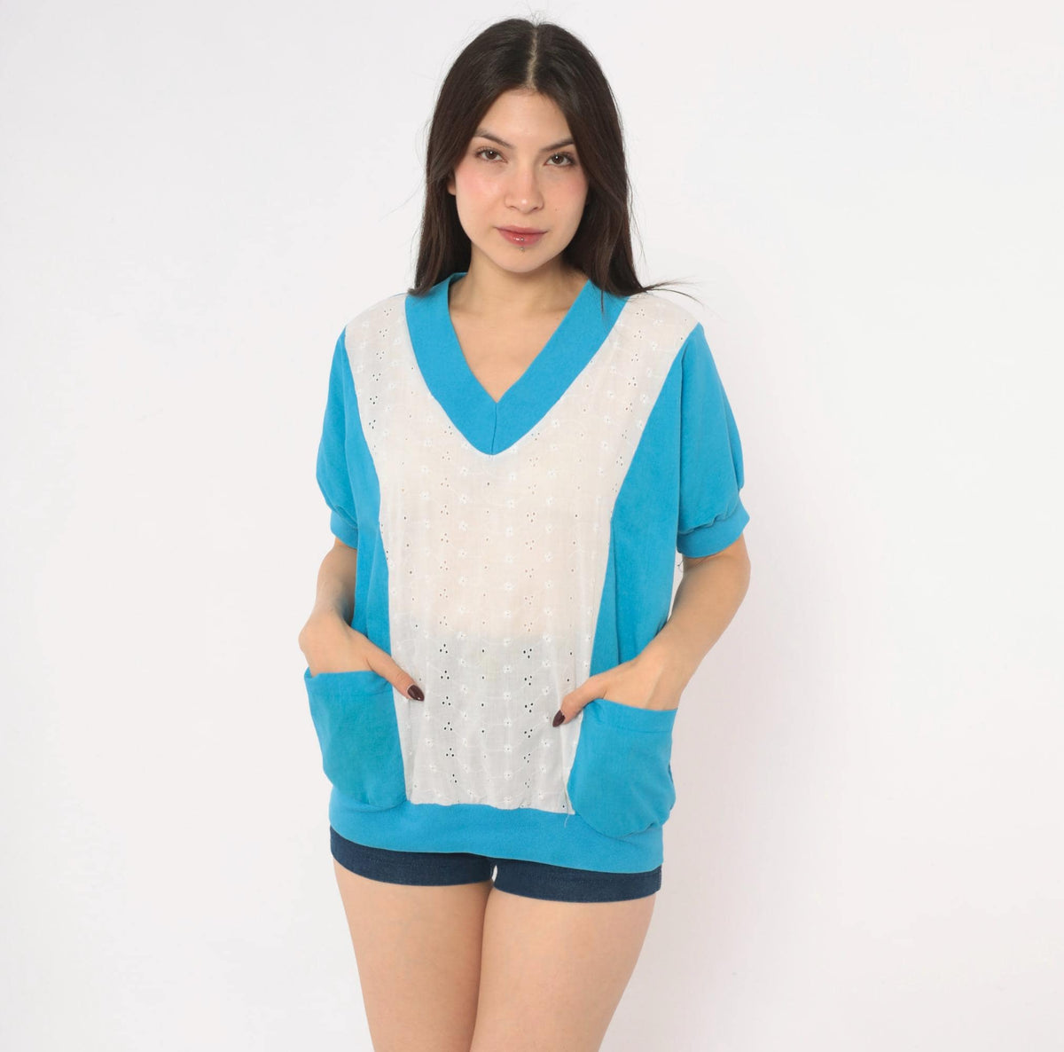 80s Tiger Blue White Eyelet Cutwork V-Neck Blouse Patch Pockets Medium
