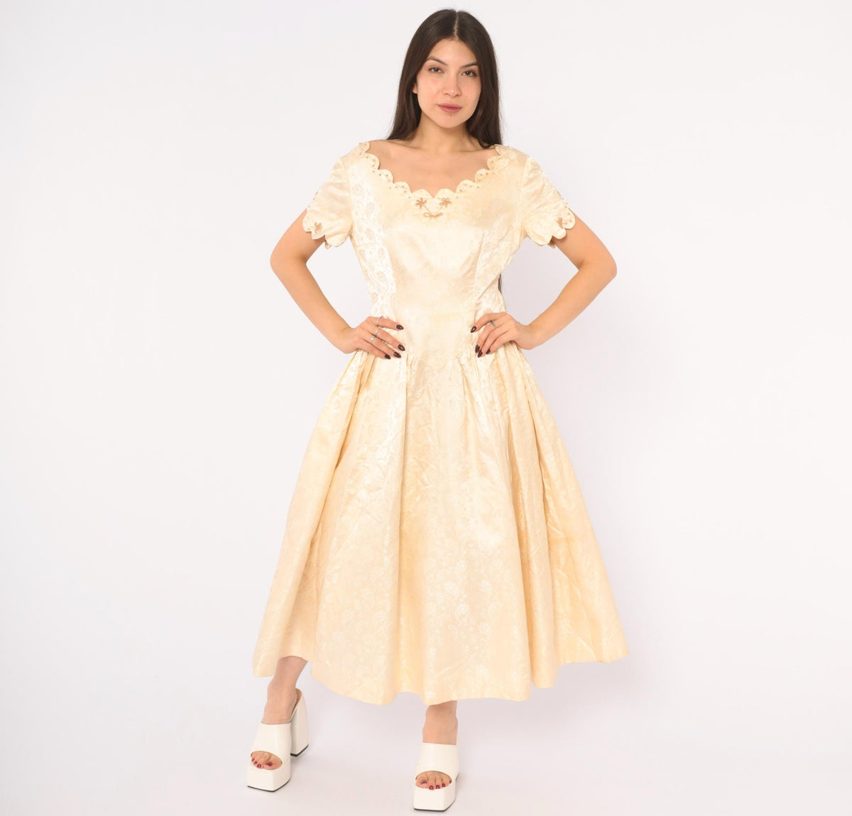 1950s Cream Paisley Jacquard Dress Beaded Sweetheart Neckline Drop Waist Medium