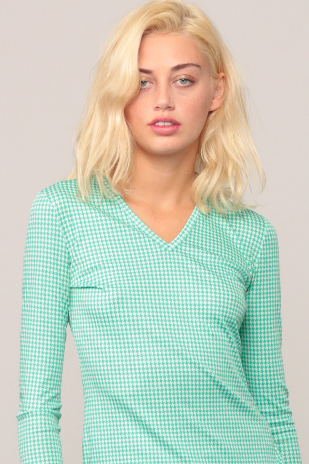 70s Green White Houndstooth V-Neck Long Sleeve Shirt Small Medium