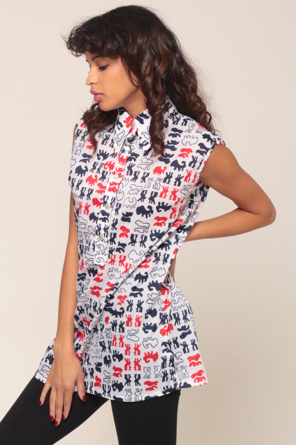 70s Abstract Print Sleeveless Blouse Button-Up Collar Red White Blue Medium