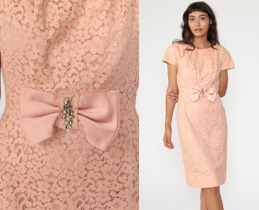 1960s Pink Lace Cocktail Dress Bow Neckline Knee-Length Sheath Small