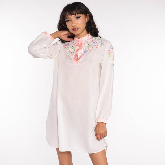 70s White Floral Embroidered Mini Dress Long Sleeve Shift Cut Small Medium