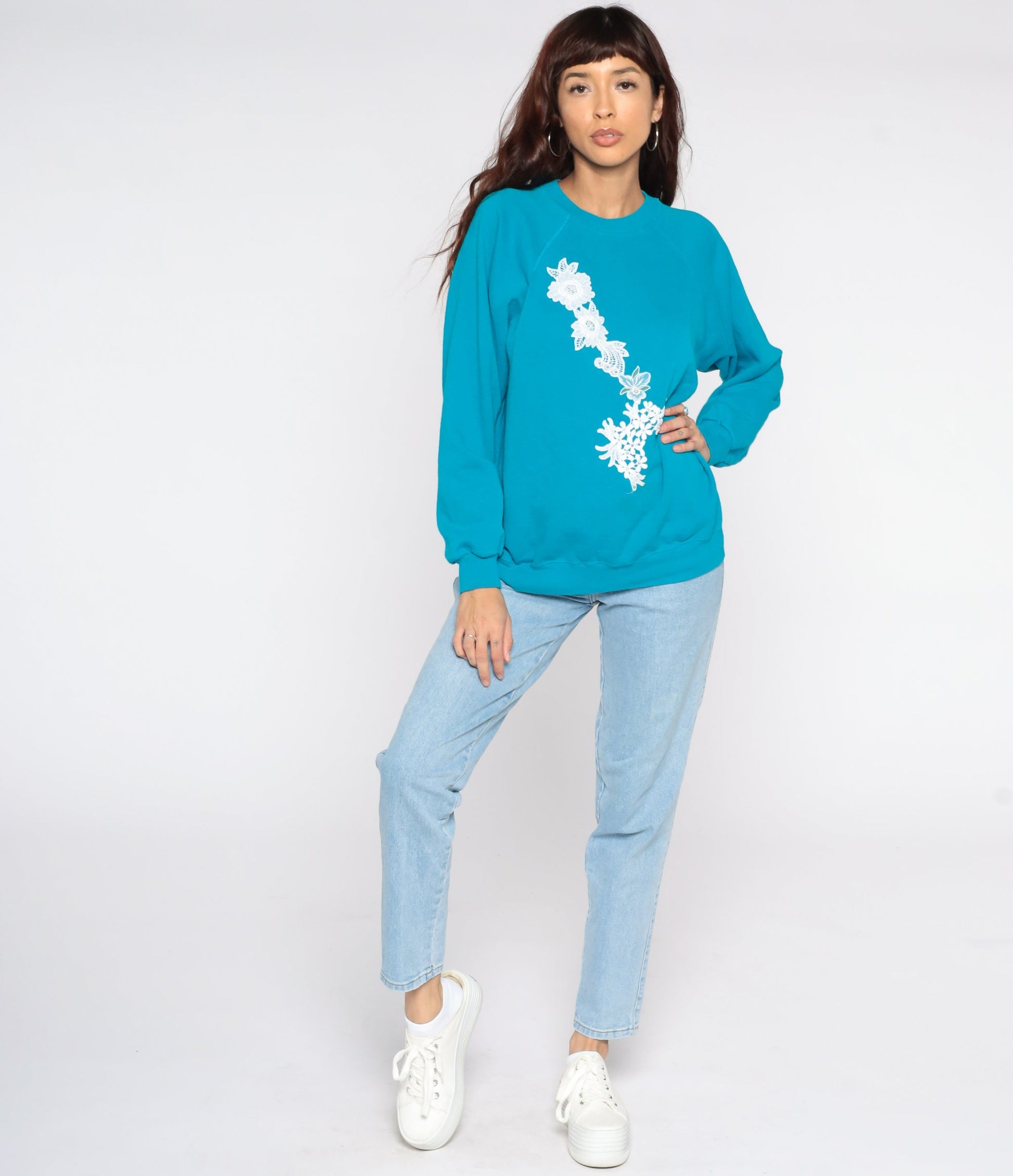 80s Hanes Floral Lace Applique Beaded Raglan Sweatshirt Blue Medium