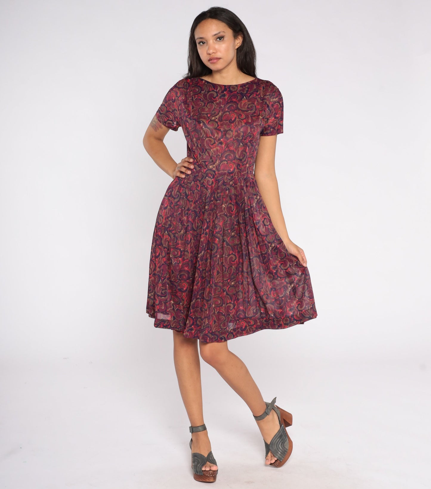 1960s Purple Paisley Midi Dress Full Skirt High Waist Short Sleeve Small