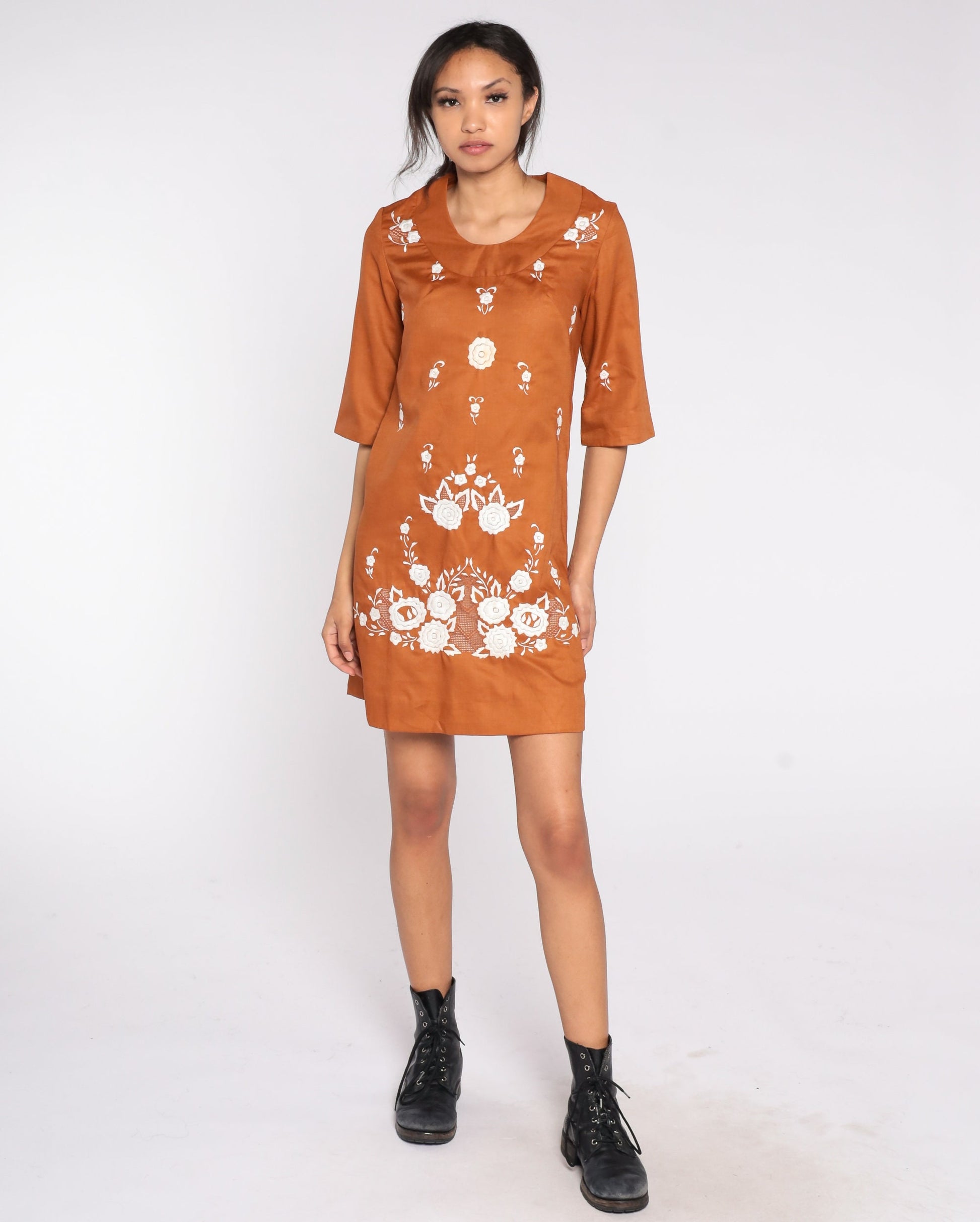 1970s Brown Floral Embroidered Mini Shift Dress Half Sleeve Small S