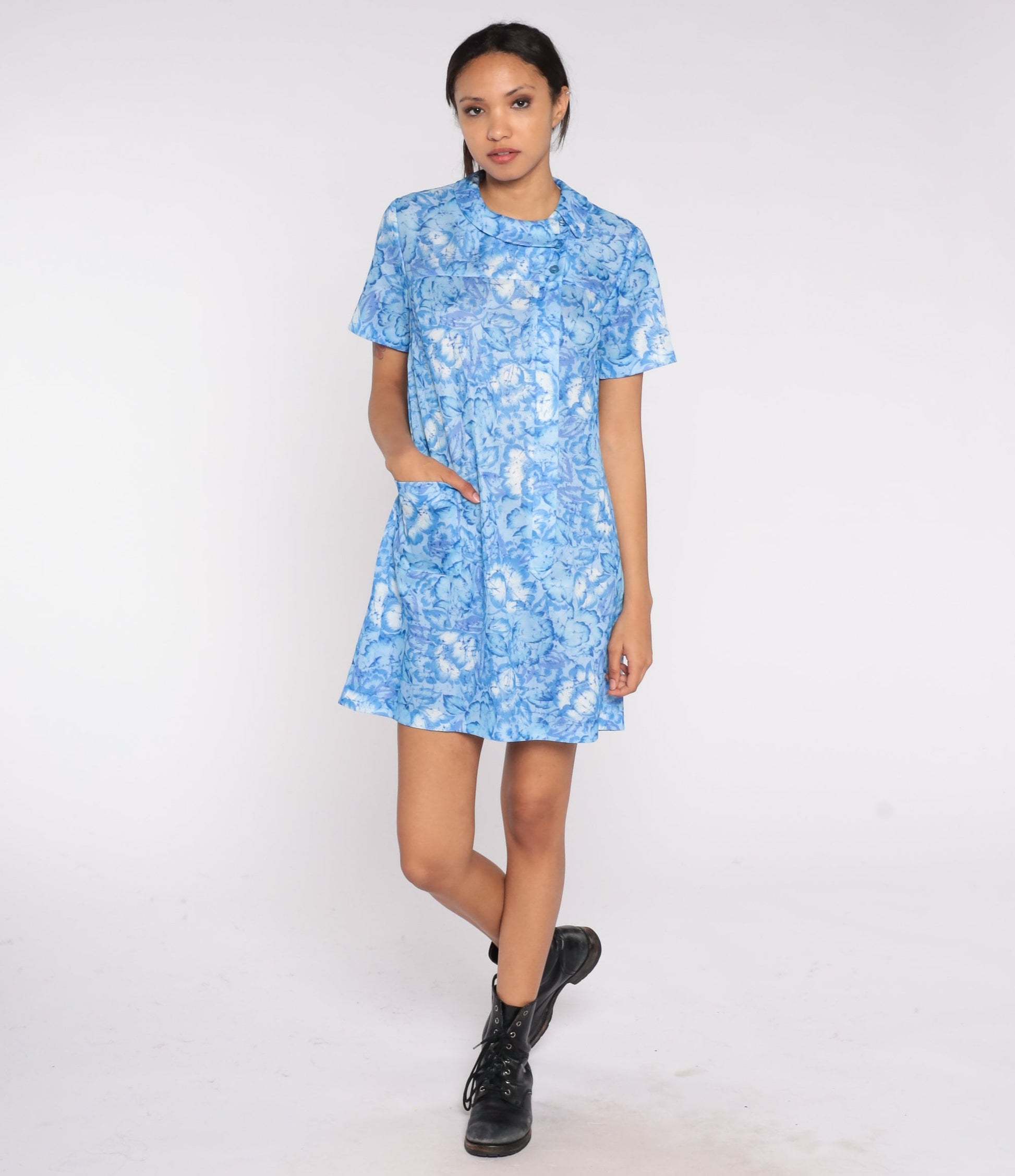 60s Blue Floral Shift Dress Mini Length Short Sleeve Round Collar Medium