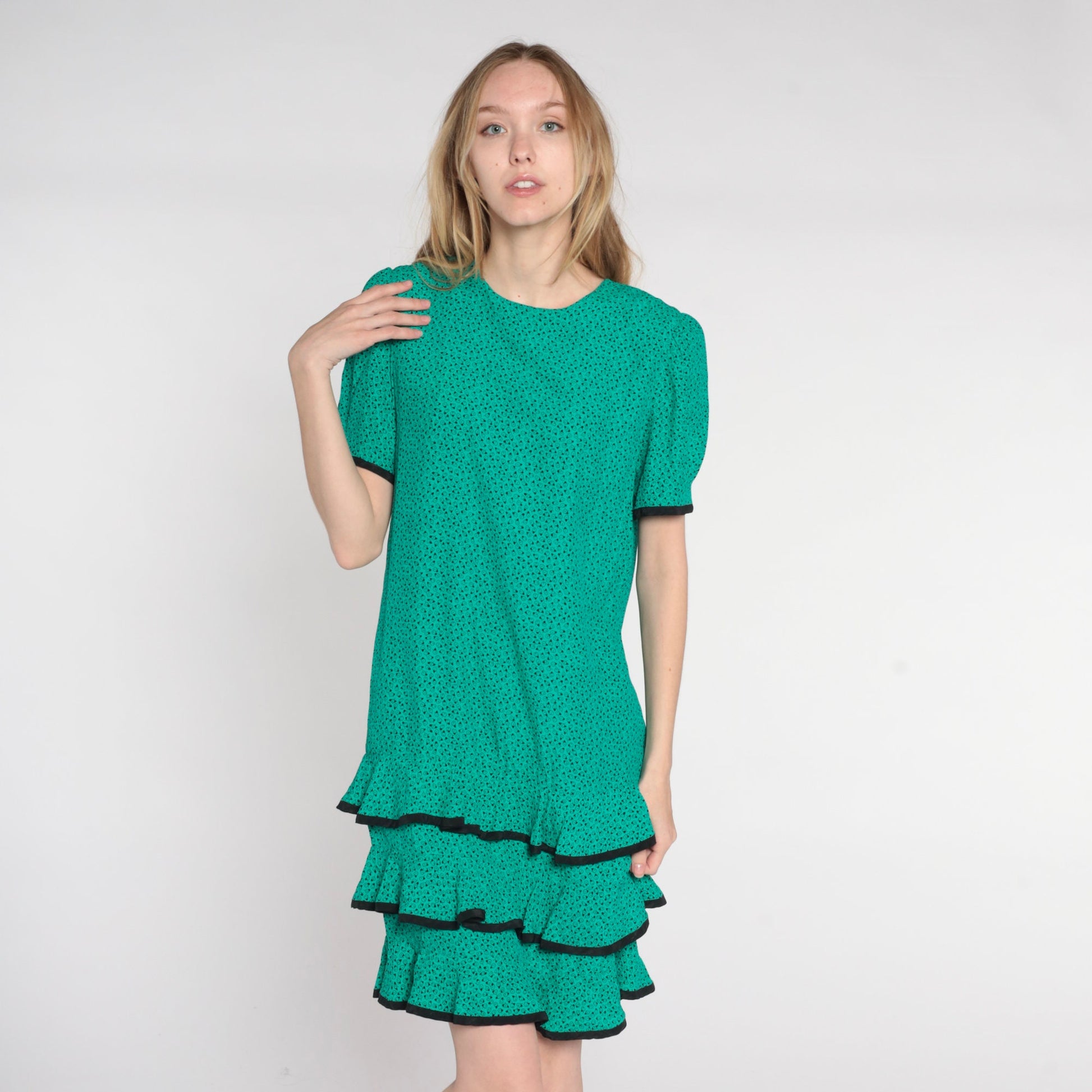 80s Green Floral Mini Shift Dress Ruffled Skirt Short Sleeve Medium 8