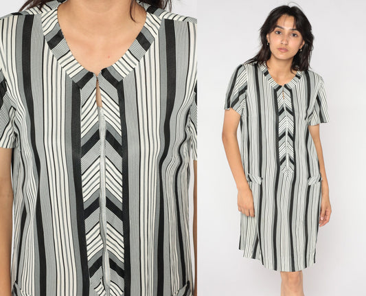 70s Black White Striped Shift Minidress Mod Chevron Short Sleeve Zip Medium M