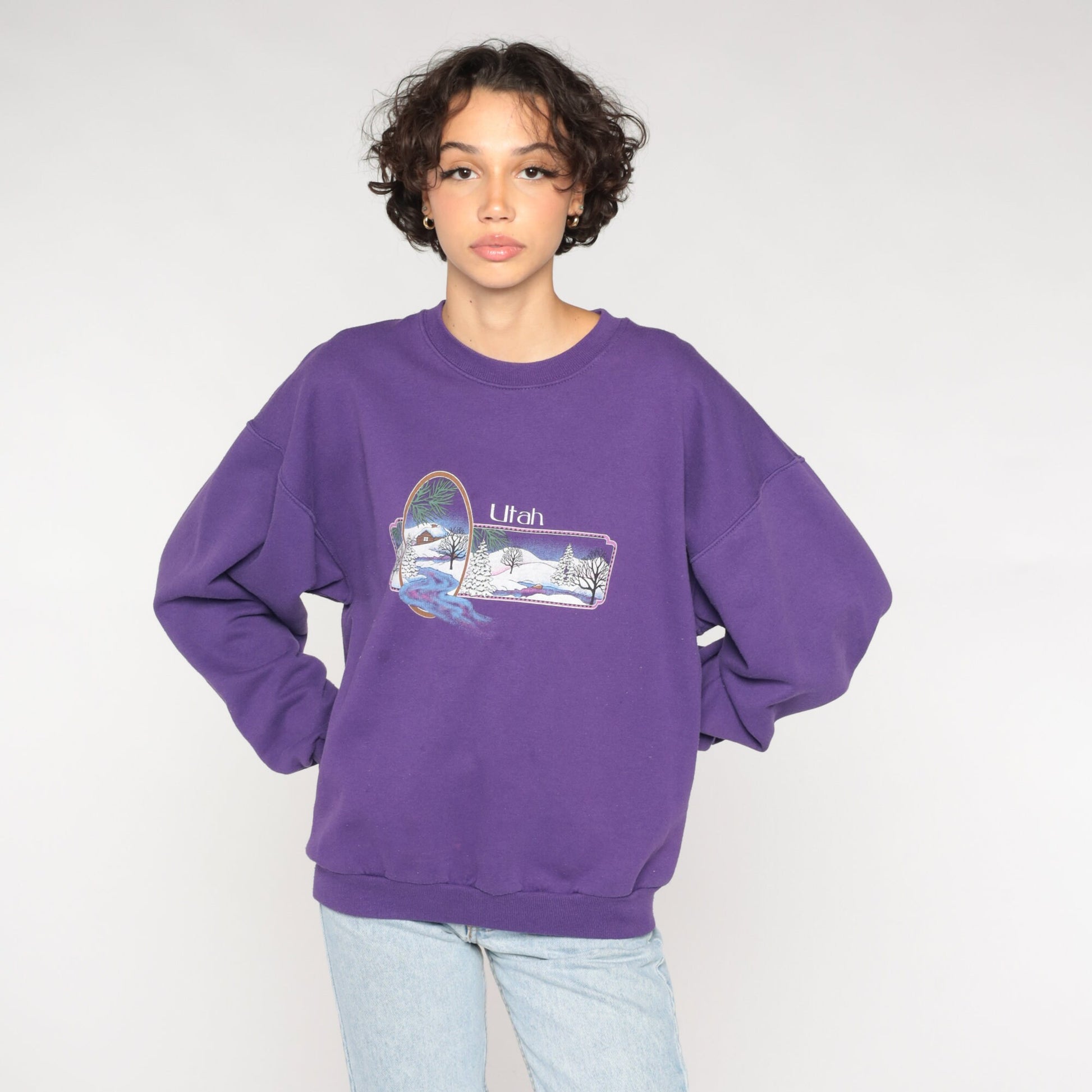 90s Utah Snowy Cabin Graphic Sweatshirt Purple Crewneck Large L